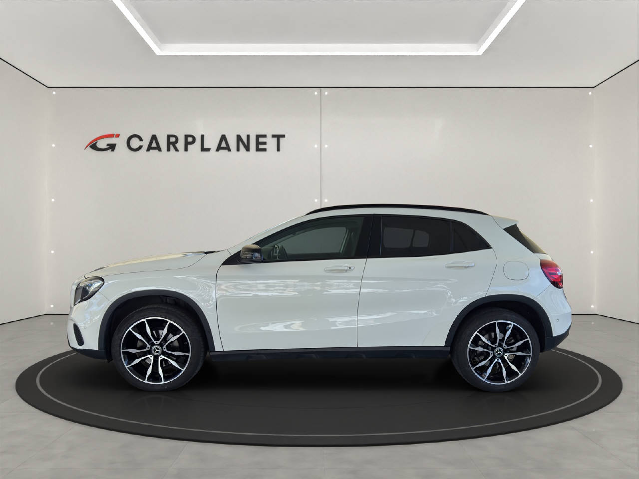 MERCEDES-BENZ GLA 200 d Urban 136PS Automat-image-2