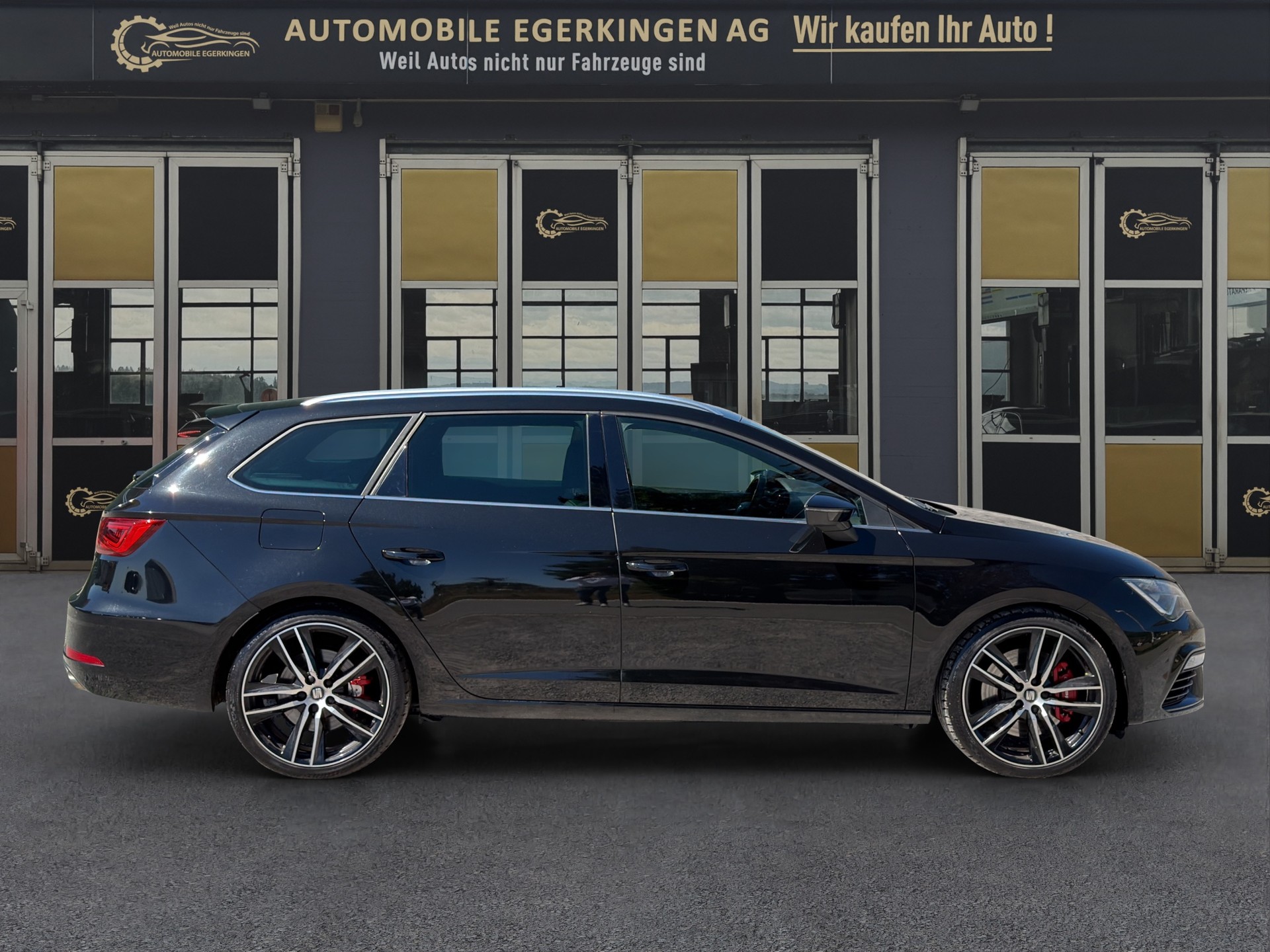 SEAT Leon ST 2.0 TSI 300 Cupra 4Drive DSG-image-3