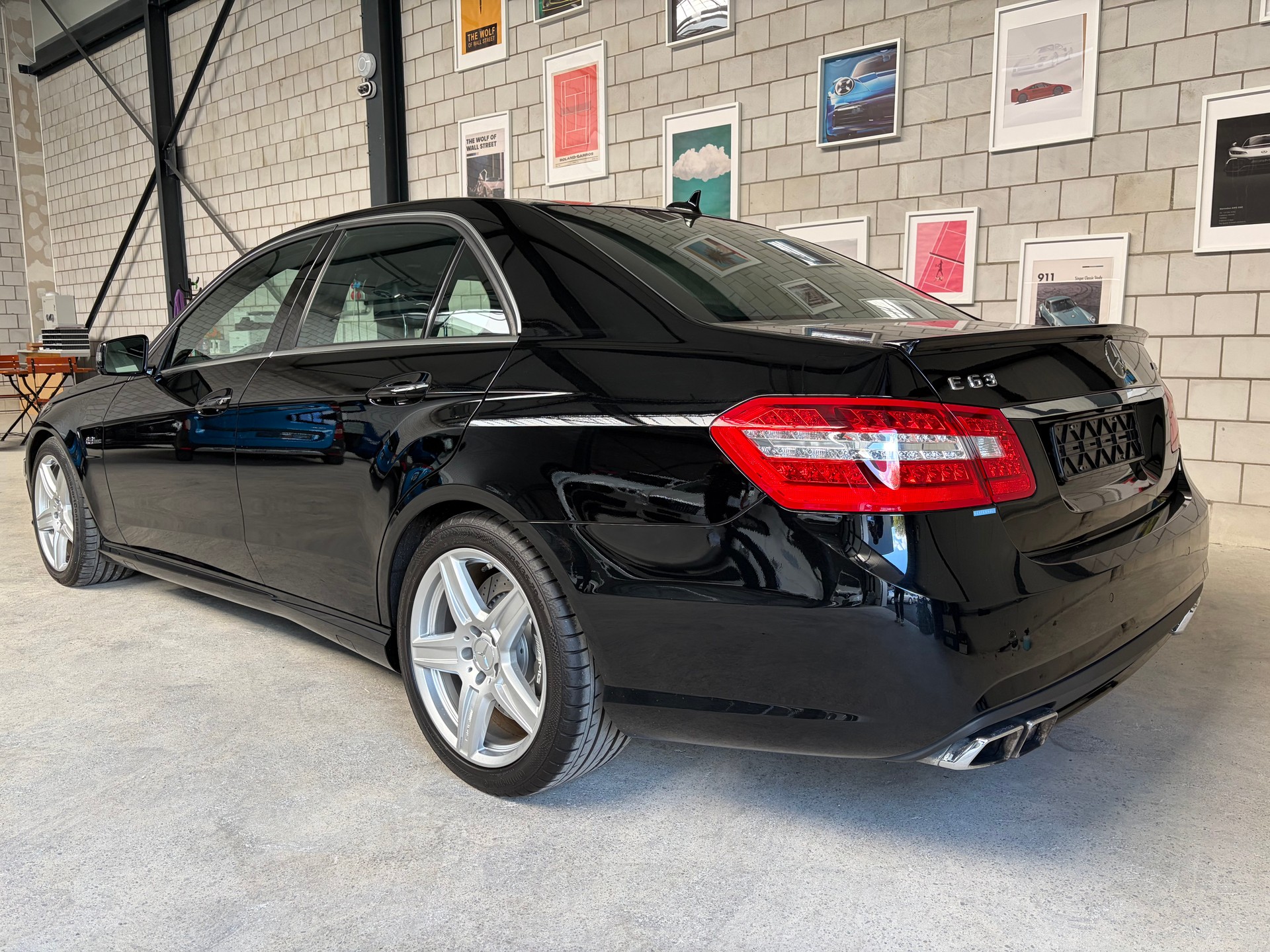 MERCEDES-BENZ E 63 AMG-showroom-element-2