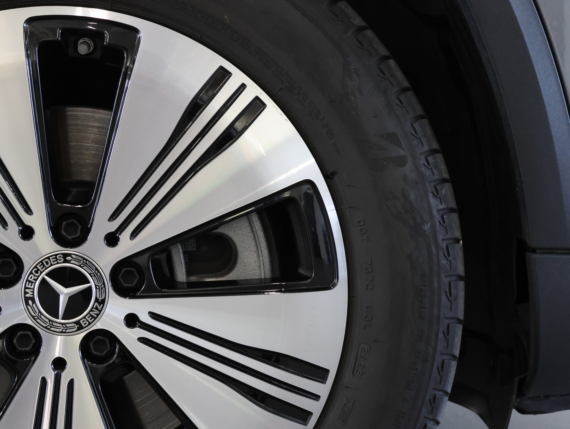 MERCEDES-BENZ EQA 250 AMG Line *Comand Touch* *Rückfahrkamera* *Multi Color*-image-13