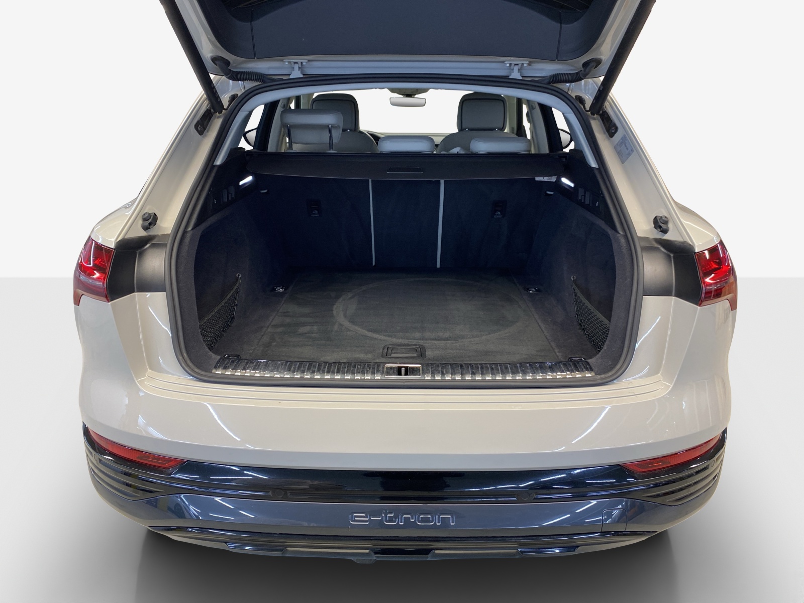 AUDI Q8 55 e-tron advanced quattro-image-13