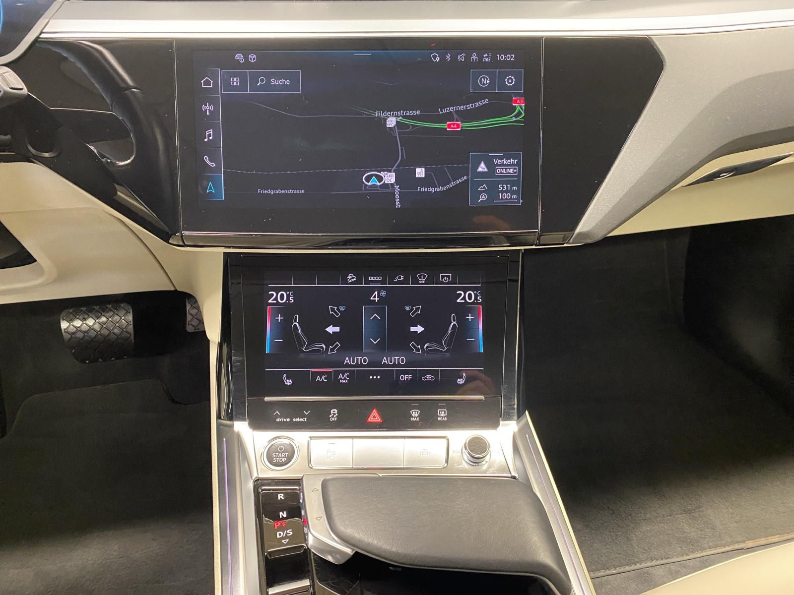 AUDI Q8 55 e-tron advanced quattro-image-11