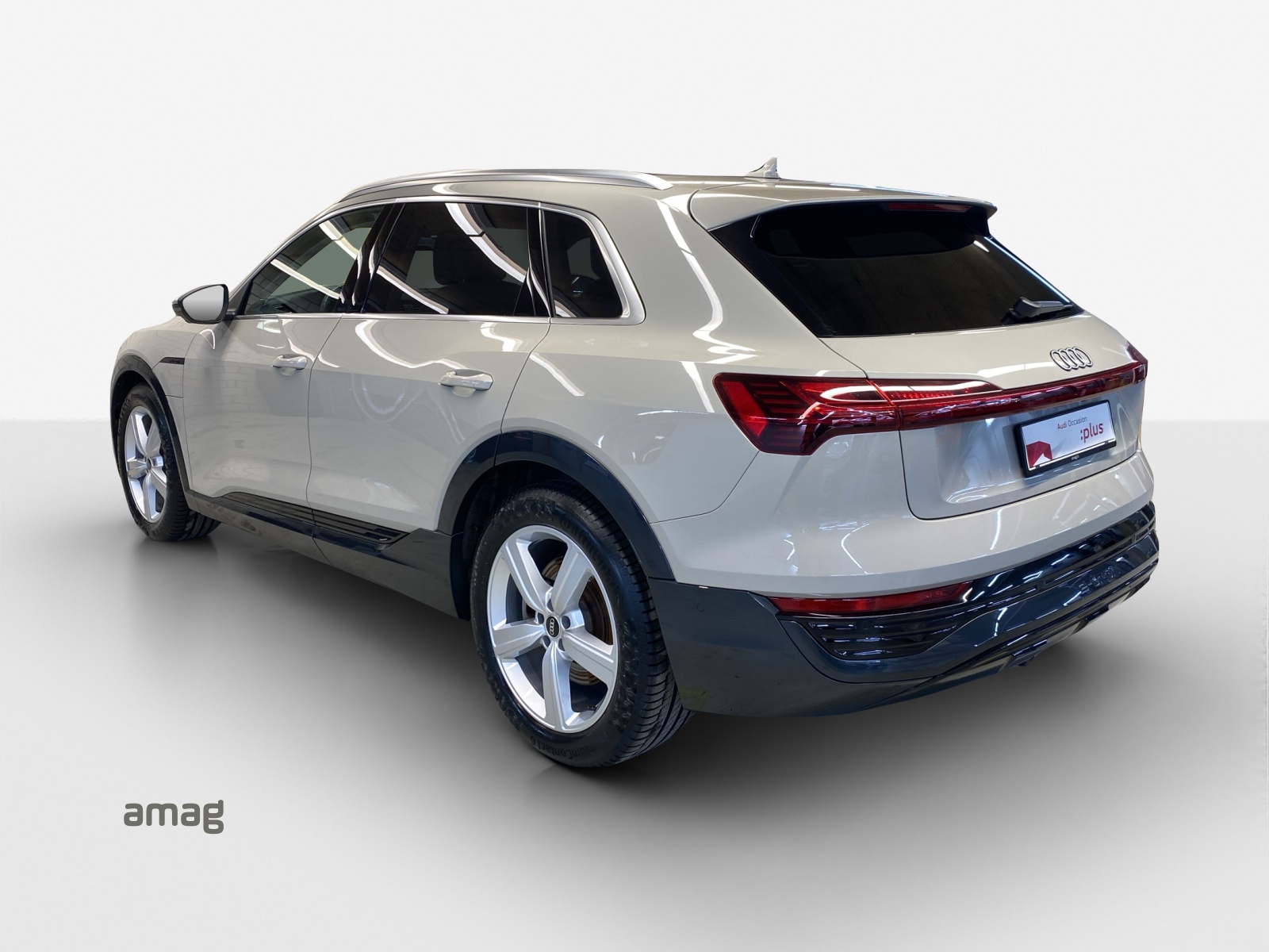 AUDI Q8 55 e-tron advanced quattro-image-2