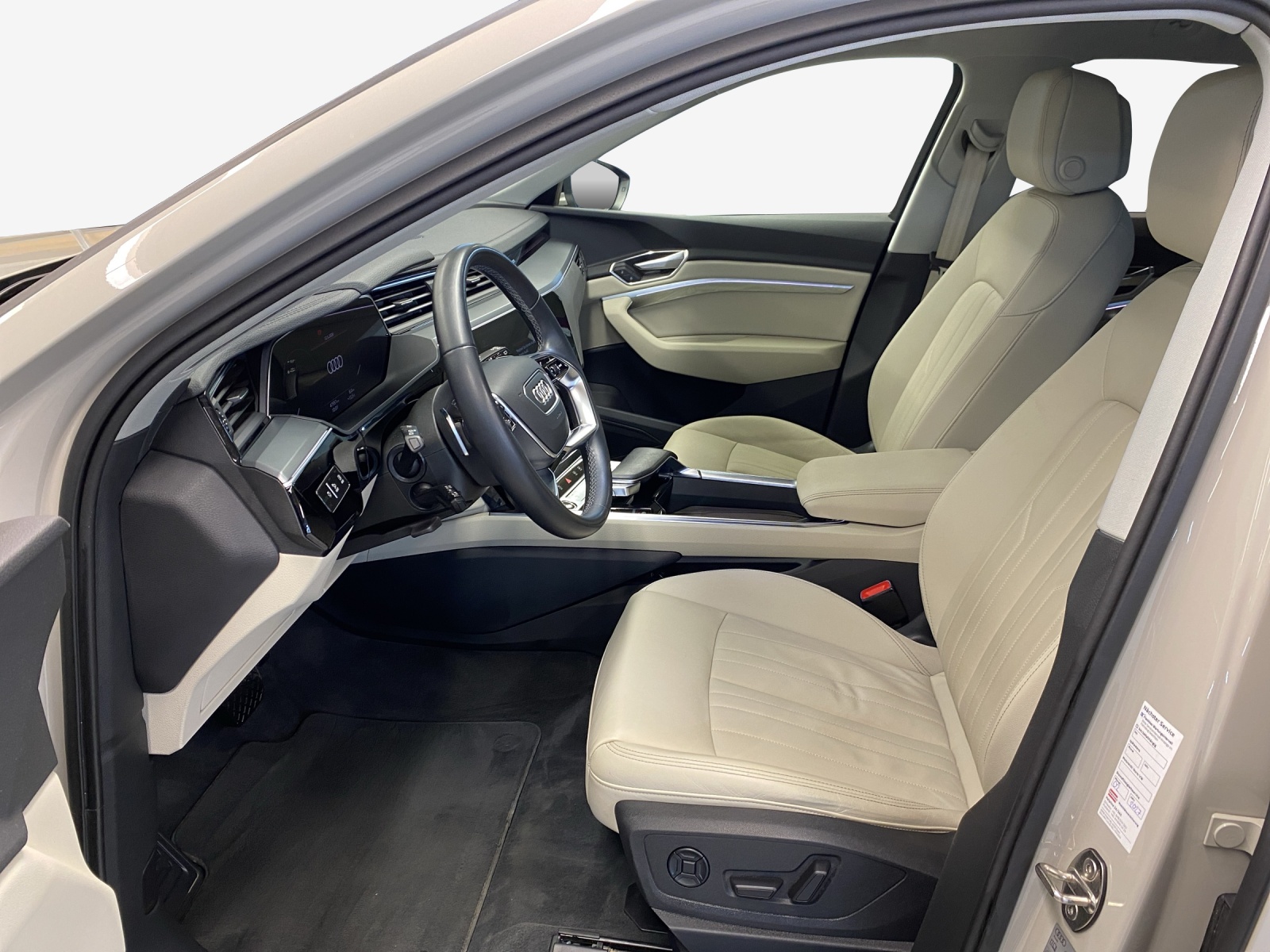 AUDI Q8 55 e-tron advanced quattro-image-8