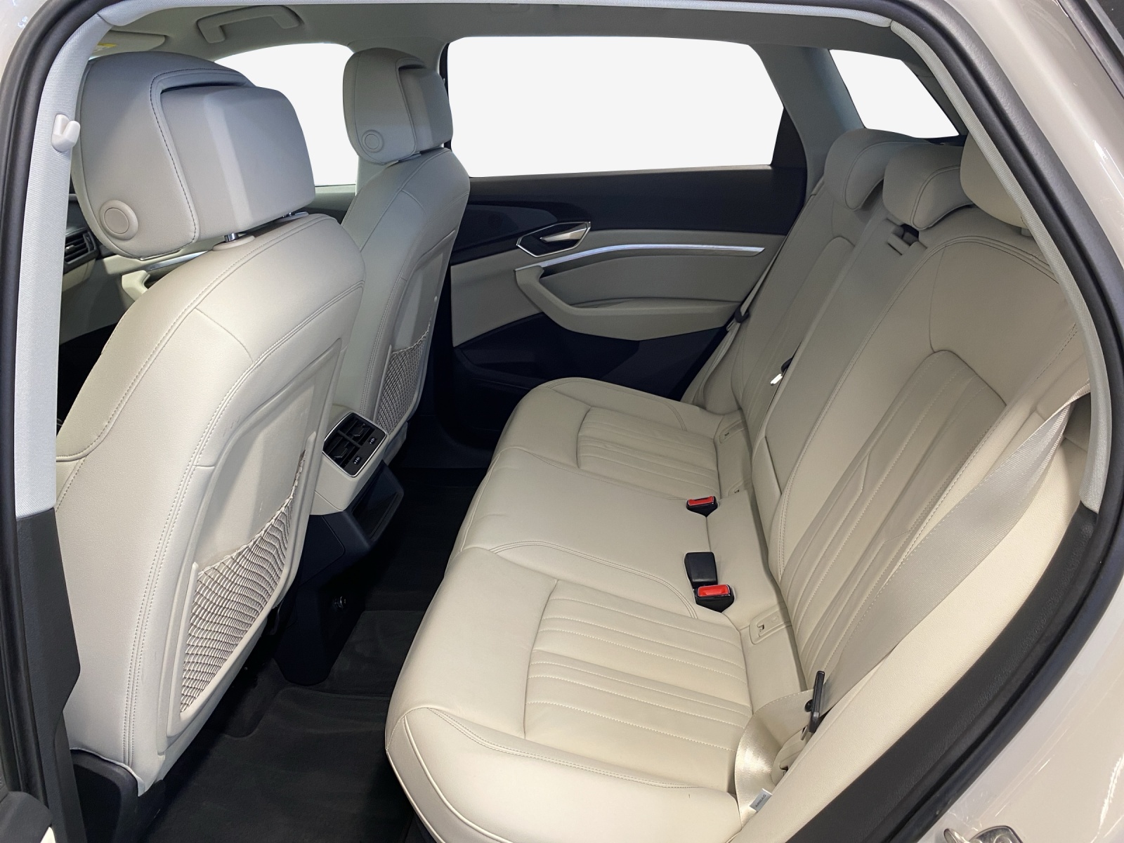 AUDI Q8 55 e-tron advanced quattro-image-11