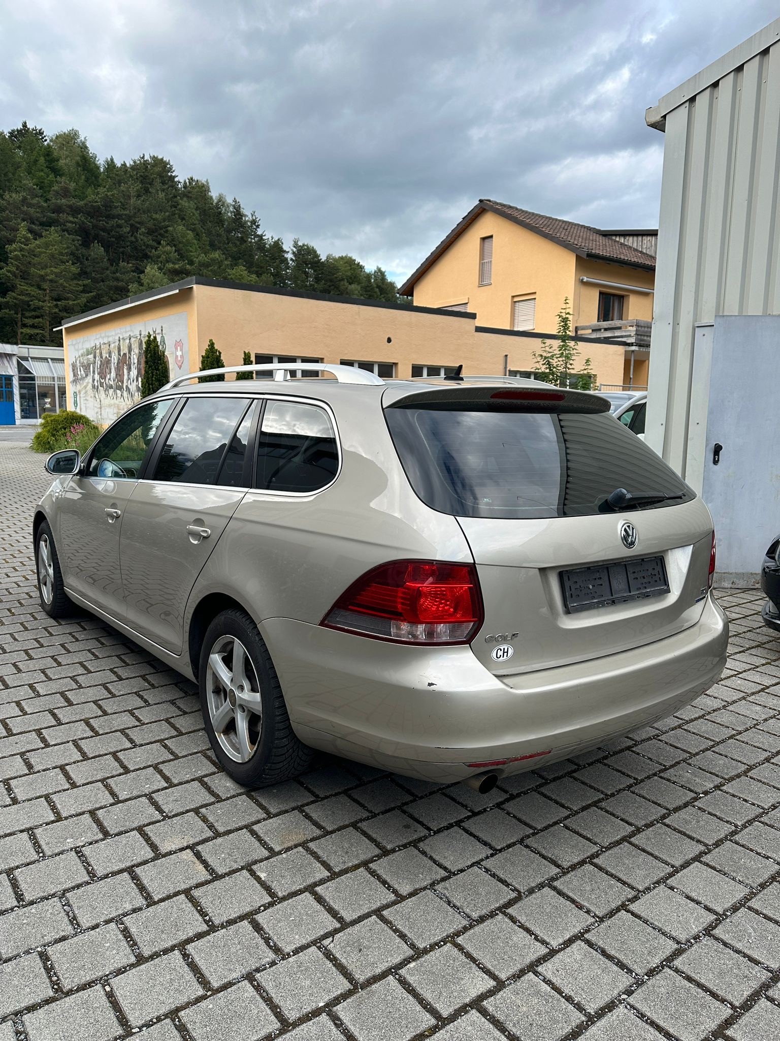 VW Golf Variant 1.6 TDI BlueMotion Automat-image-5