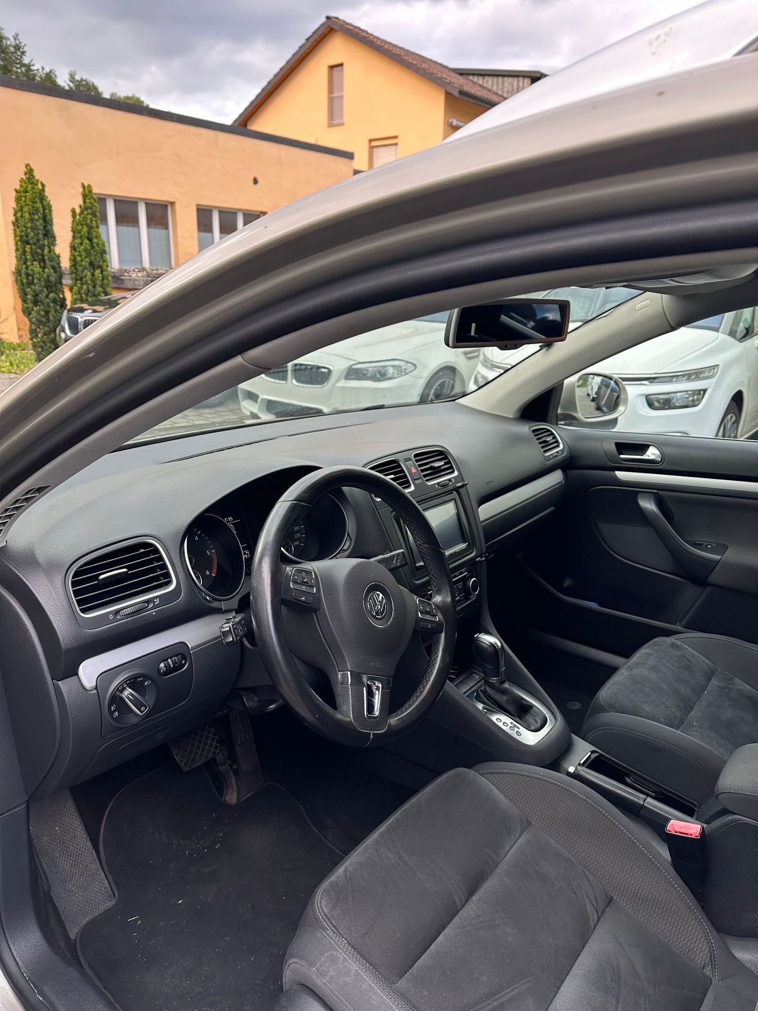 VW Golf Variant 1.6 TDI BlueMotion Automat-image-7