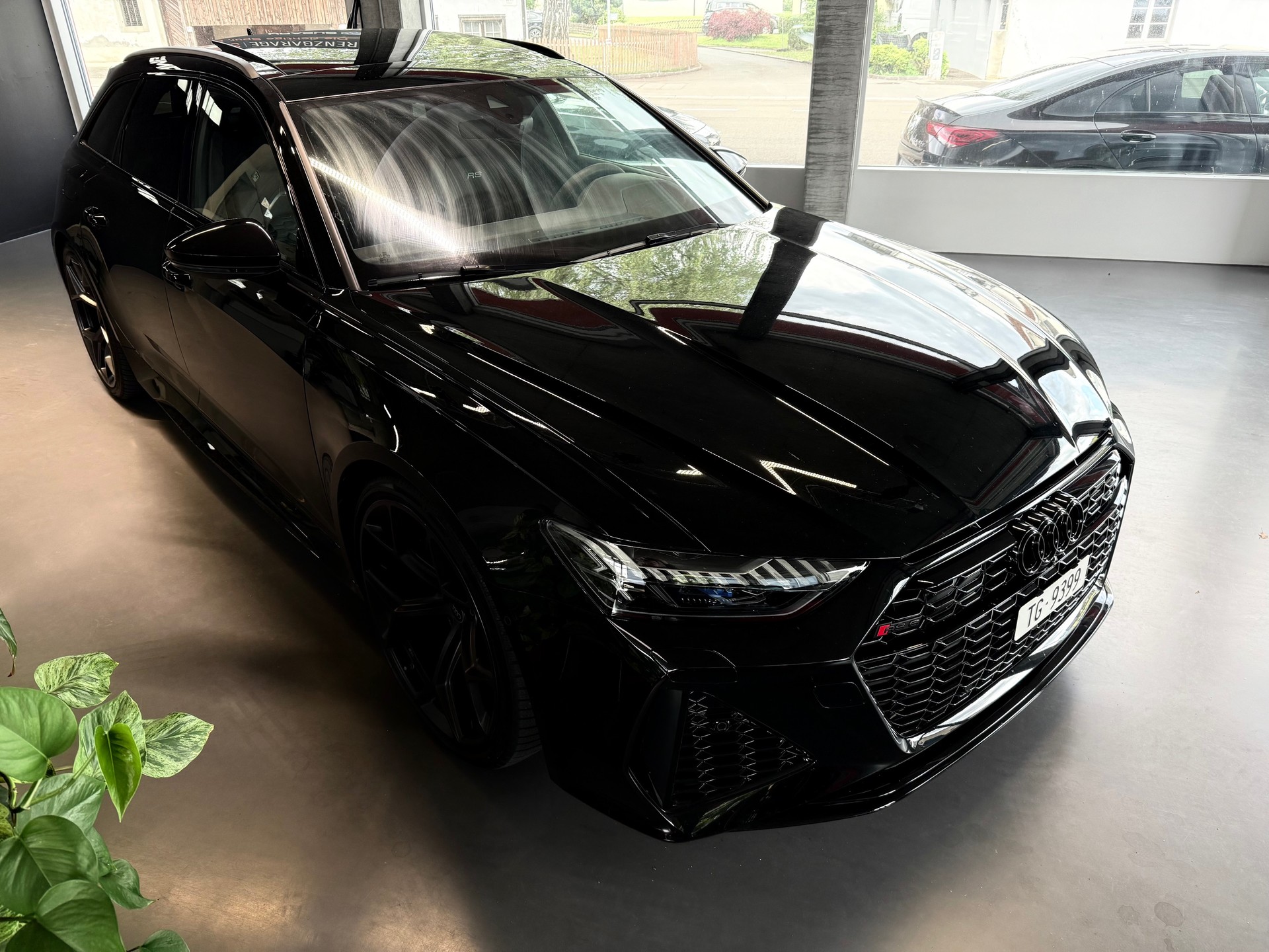 AUDI RS6 Avant 4.0 TFSI V8 Performance quattro-image-2