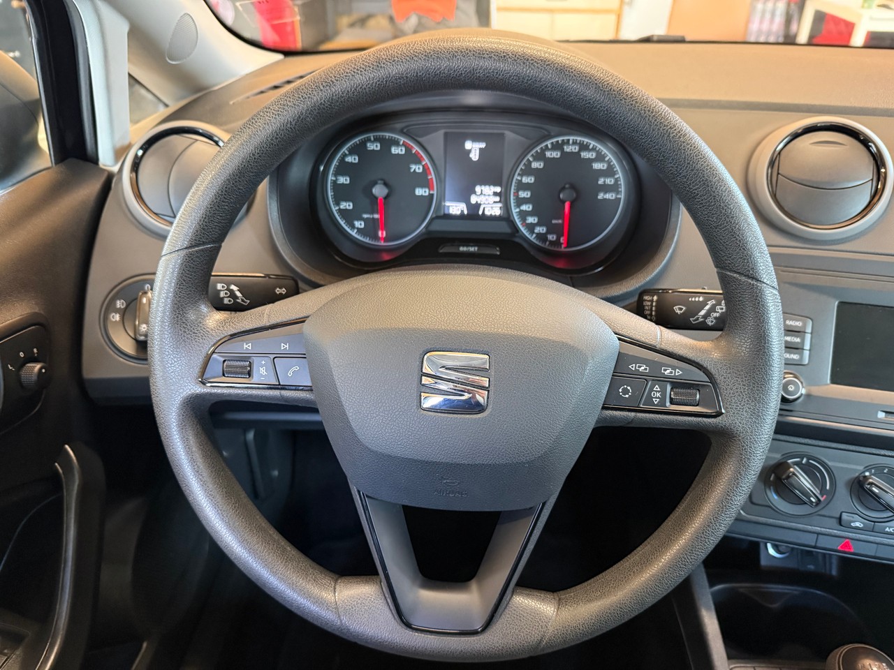 SEAT Ibiza ST 1.2 TSI Reference-image-9