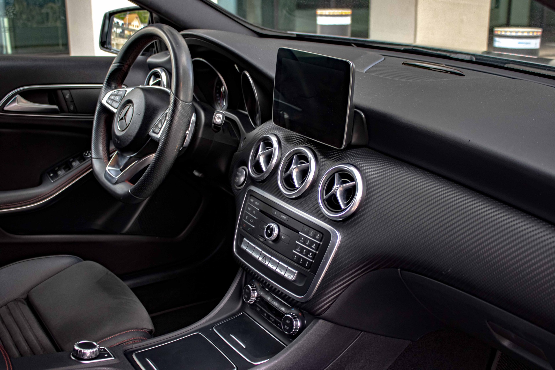 MERCEDES-BENZ A 180 AMG Line 7G-DCT-image-15
