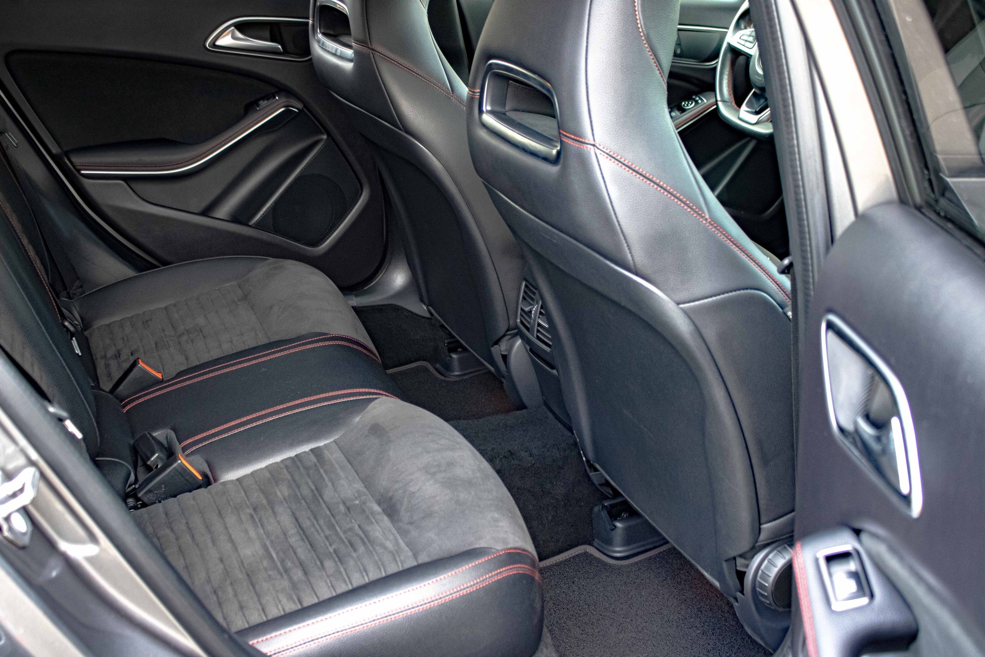 MERCEDES-BENZ A 180 AMG Line 7G-DCT-image-13