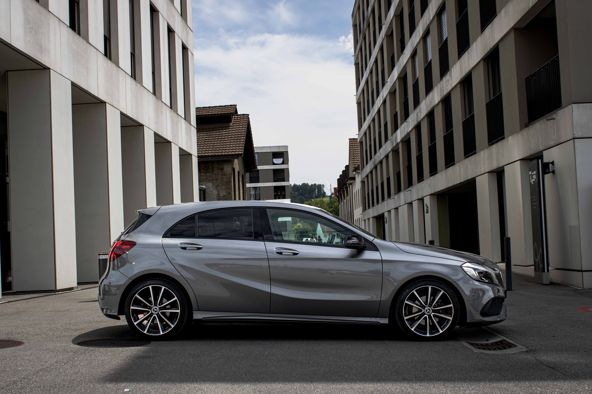 MERCEDES-BENZ A 180 AMG Line 7G-DCT-image-5