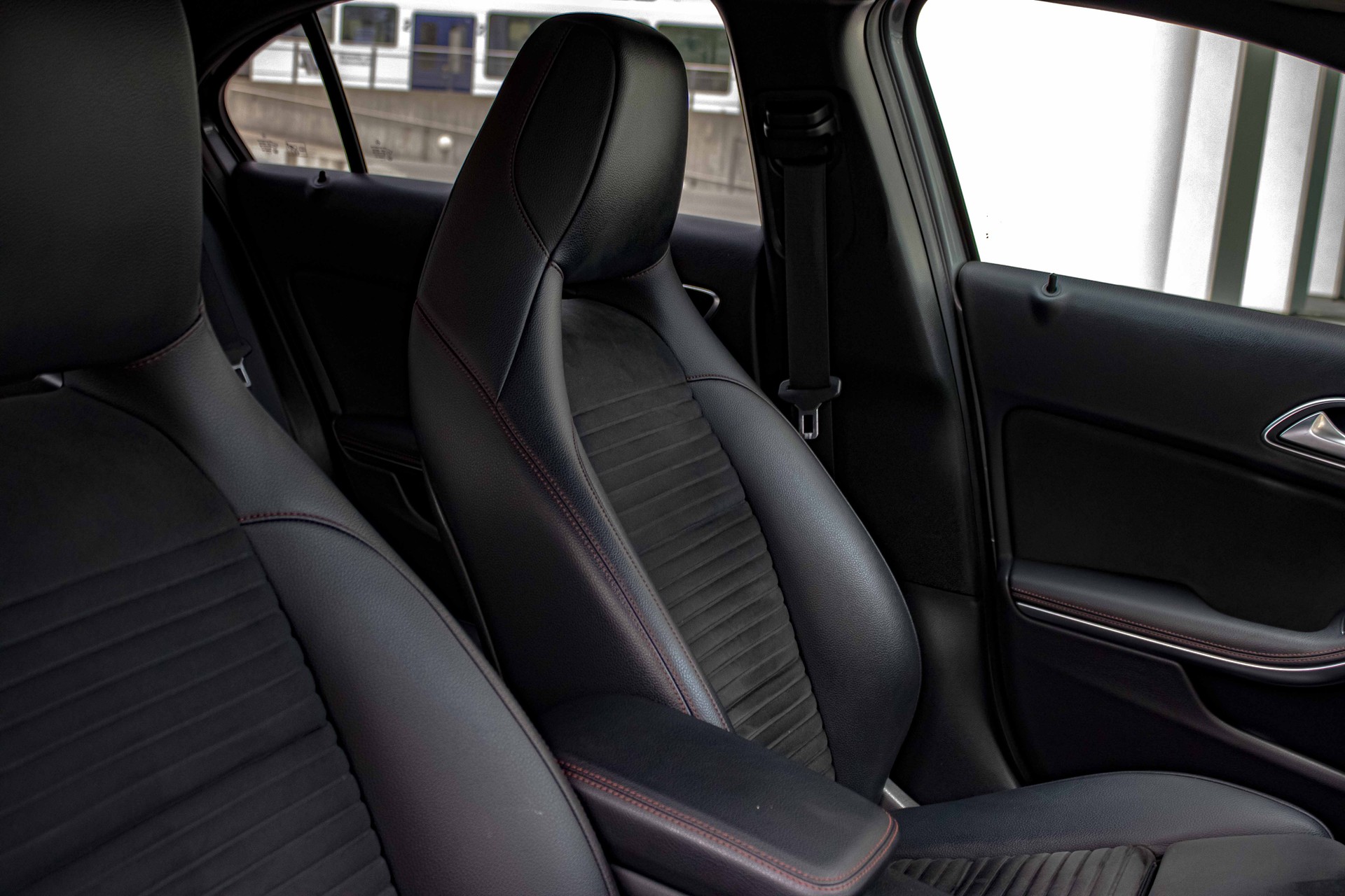 MERCEDES-BENZ A 180 AMG Line 7G-DCT-image-16