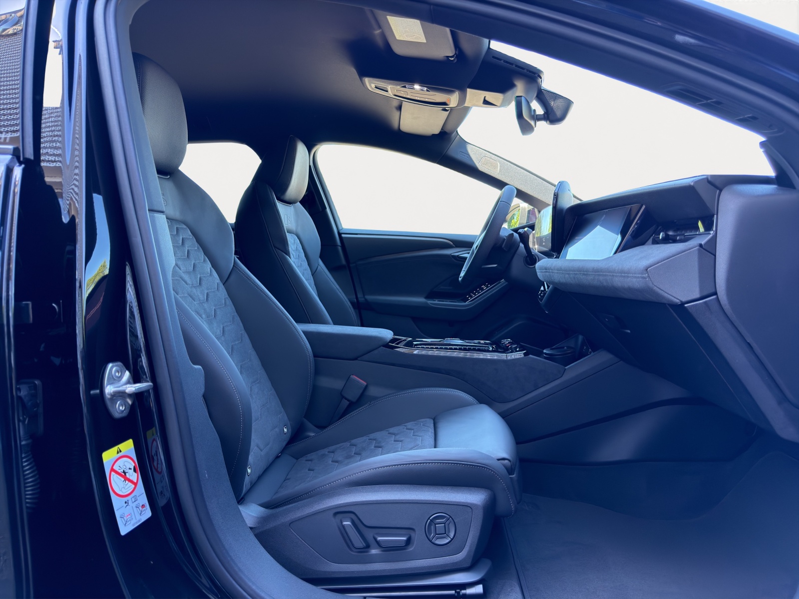 AUDI A6 Avant e-tron quattro-image-6