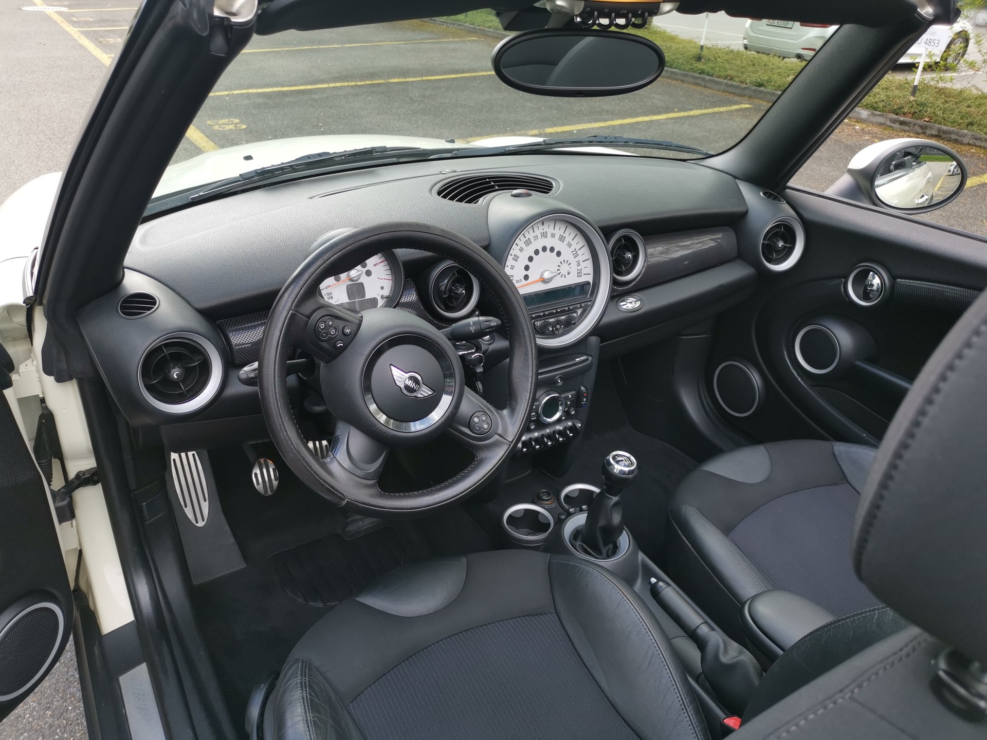 MINI Cooper SD Cabriolet-image-11