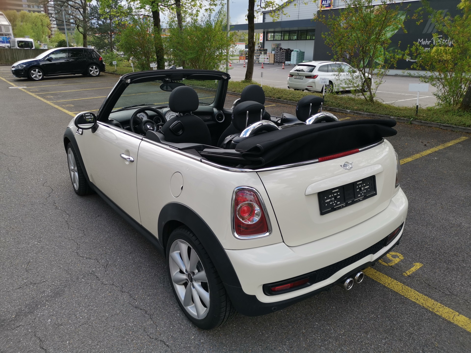 MINI Cooper SD Cabriolet-image-4