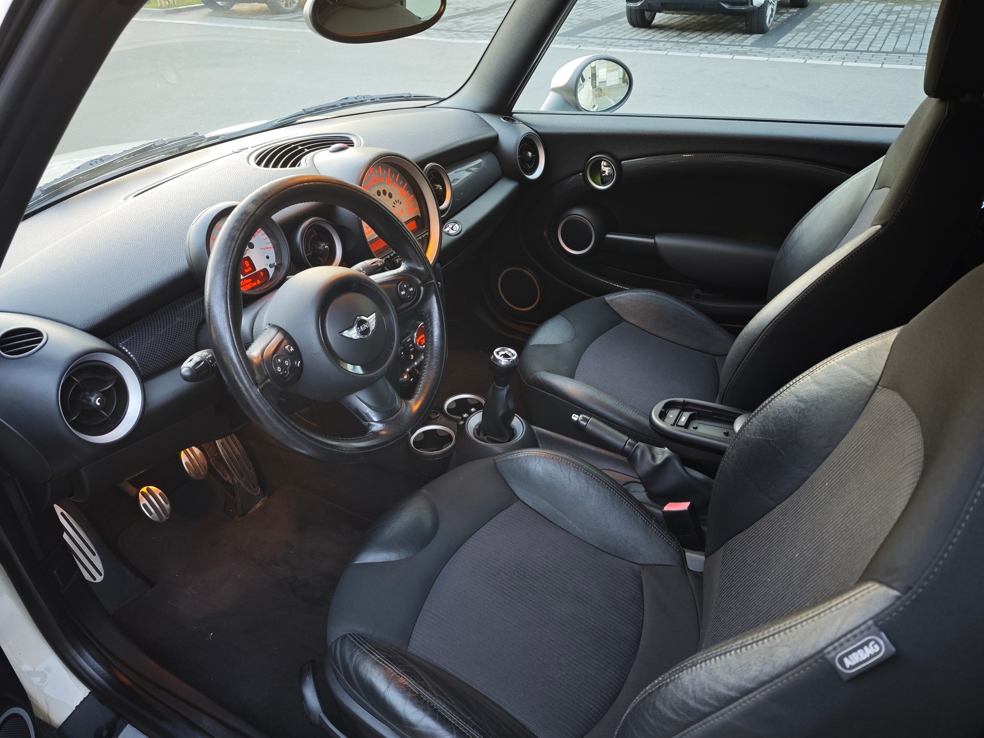 MINI Cooper SD Cabriolet-image-5