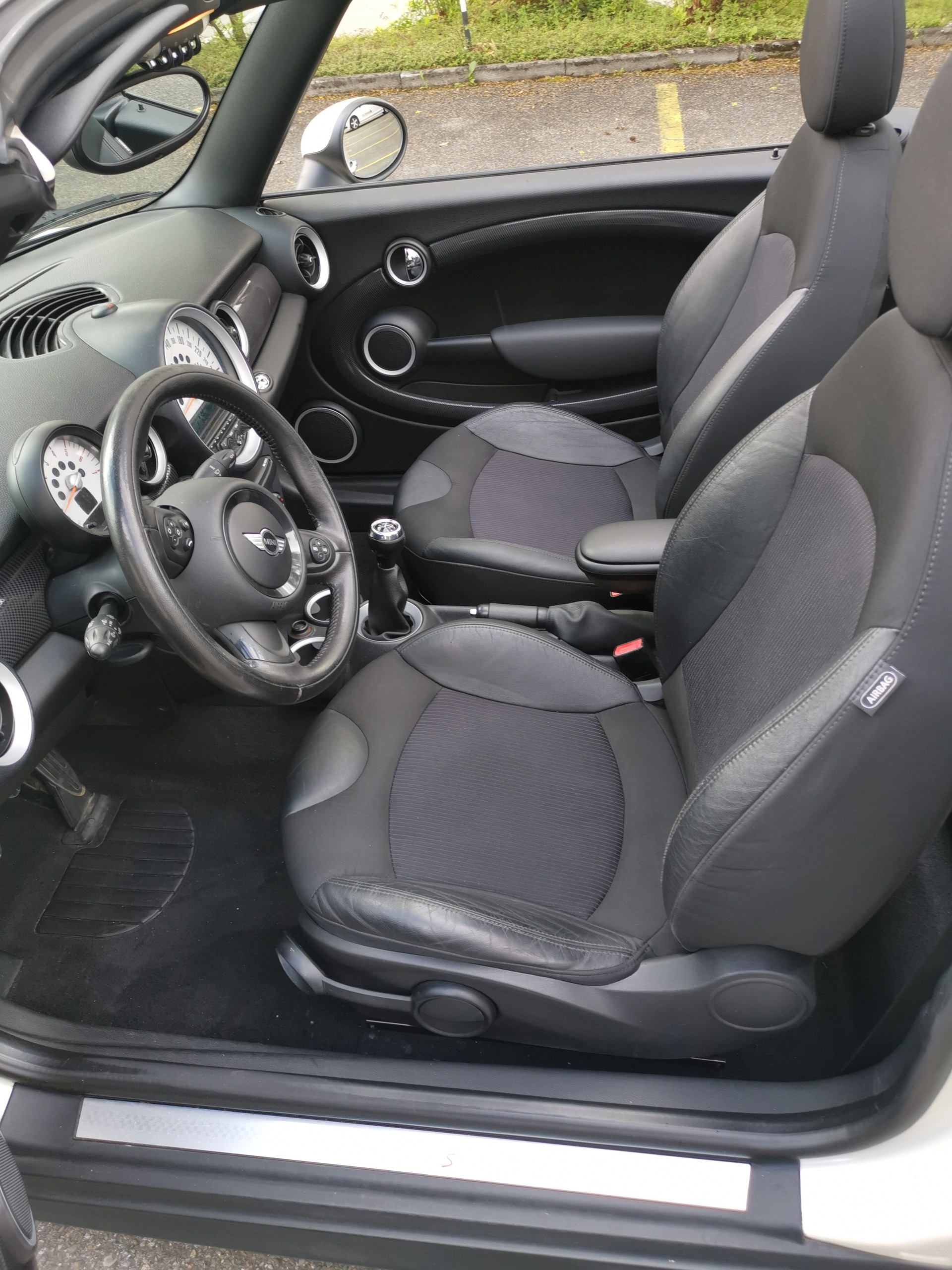 MINI Cooper SD Cabriolet-image-10