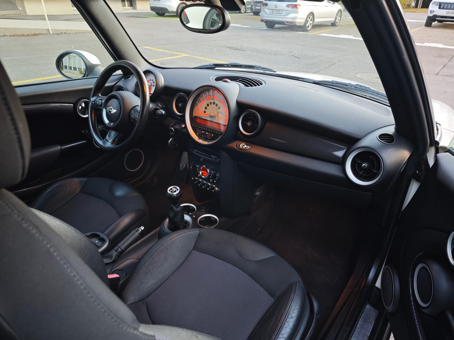 MINI Cooper SD Cabriolet-image-6