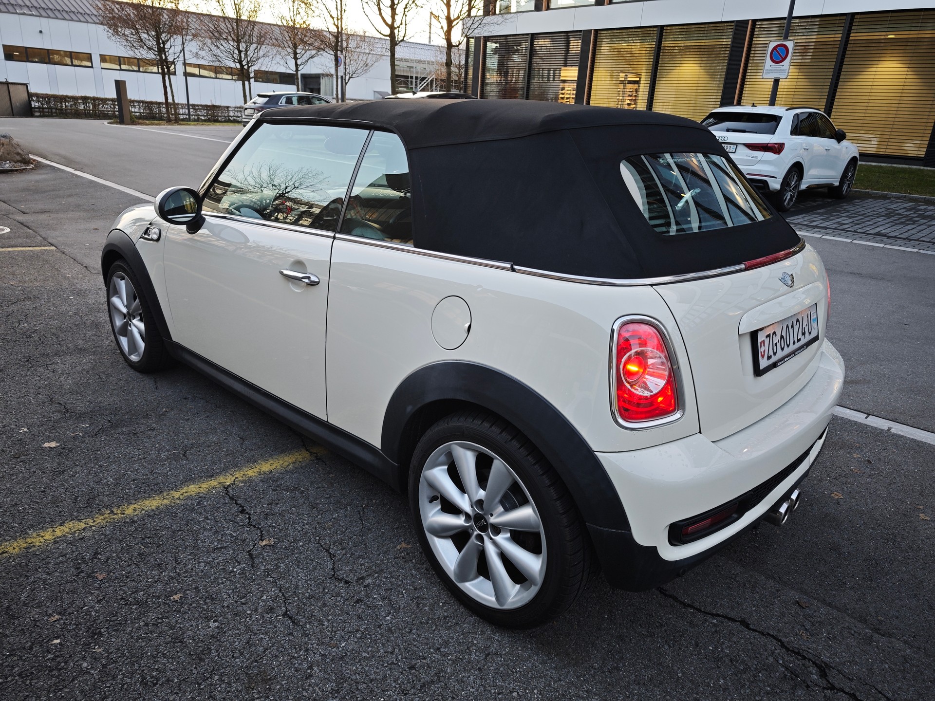 MINI Cooper SD Cabriolet-image-2