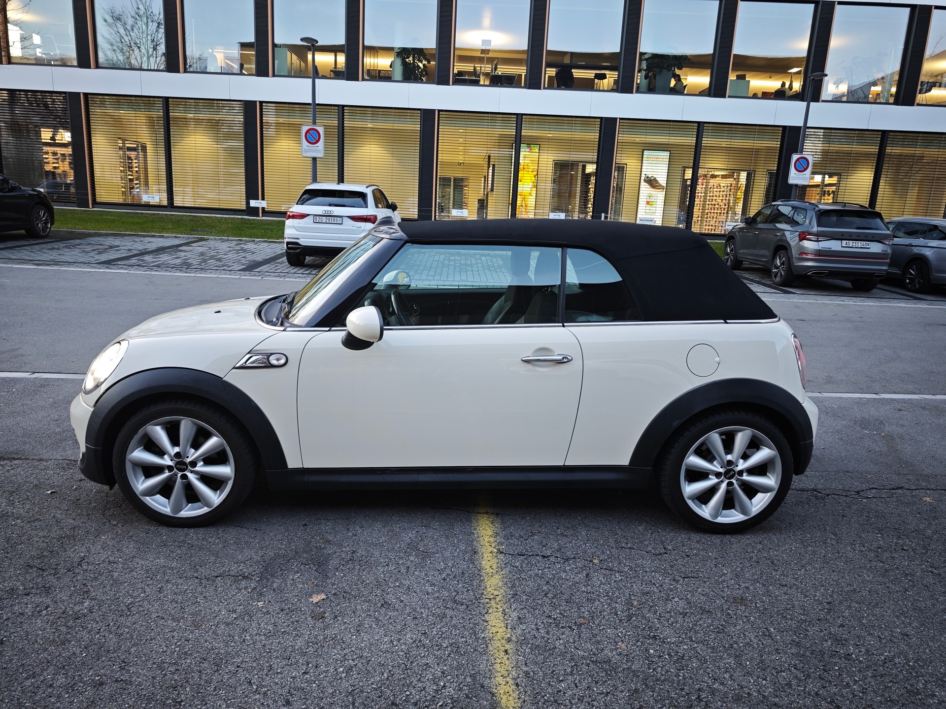 MINI Cooper SD Cabriolet-image-1