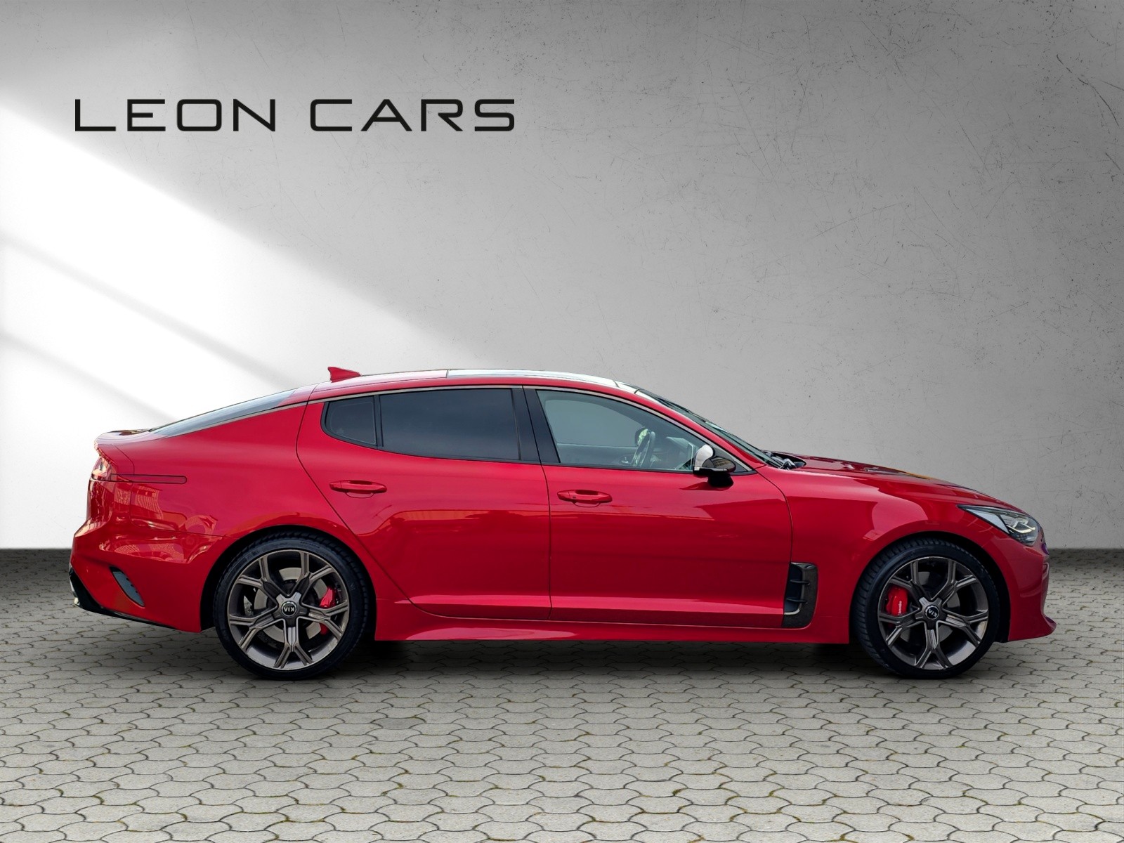 KIA Stinger 3.3 T-GDi GT Automat AWD-image-3