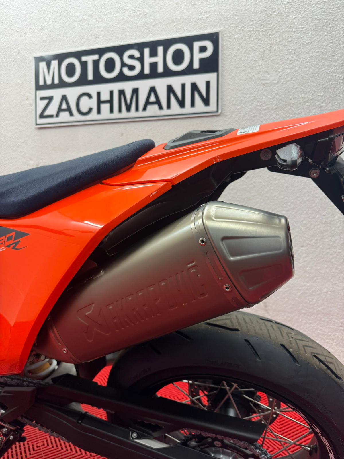 KTM 690 SMC R ABS (35 kW)-image-10