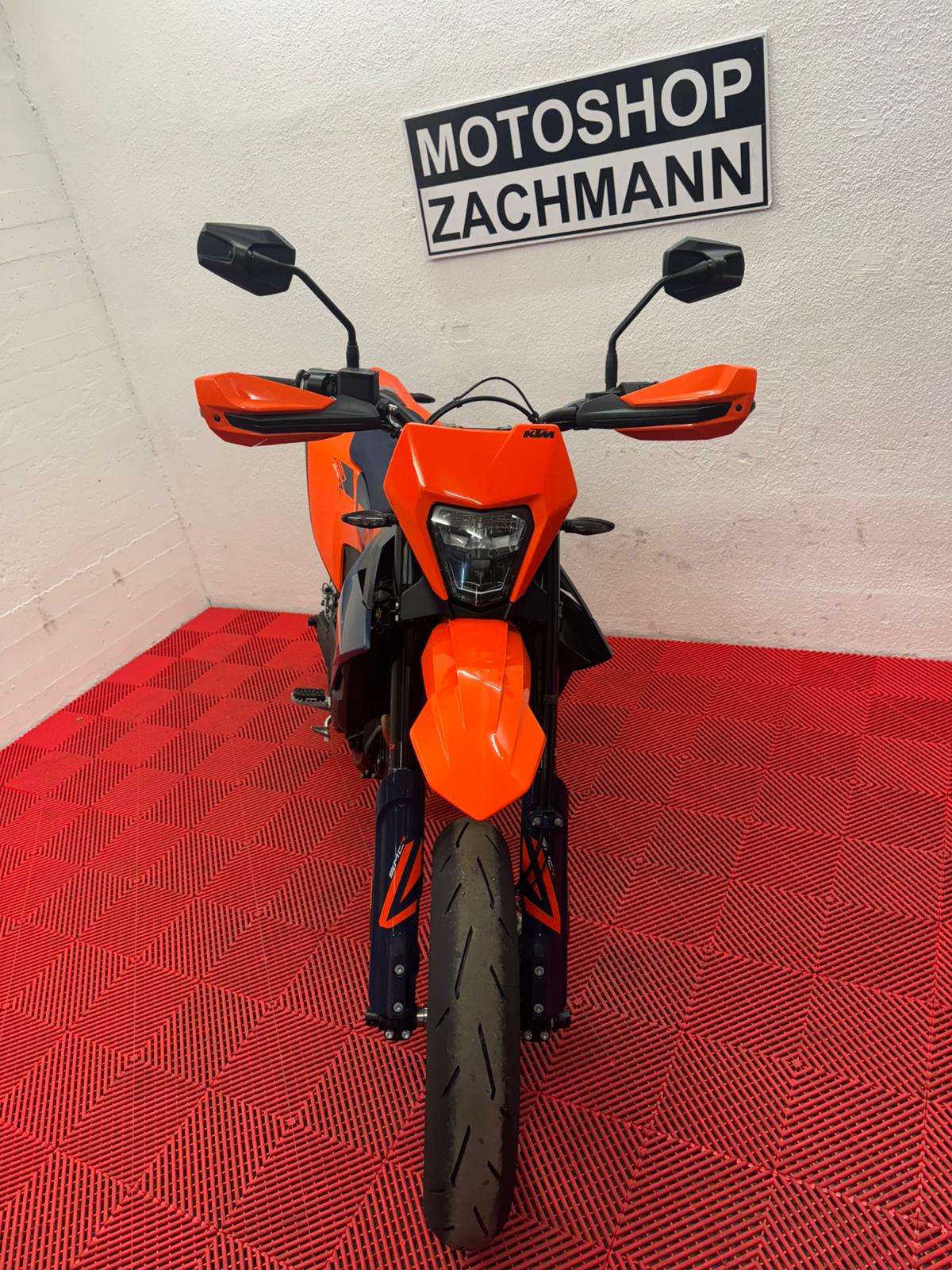 KTM 690 SMC R ABS (35 kW)-image-12