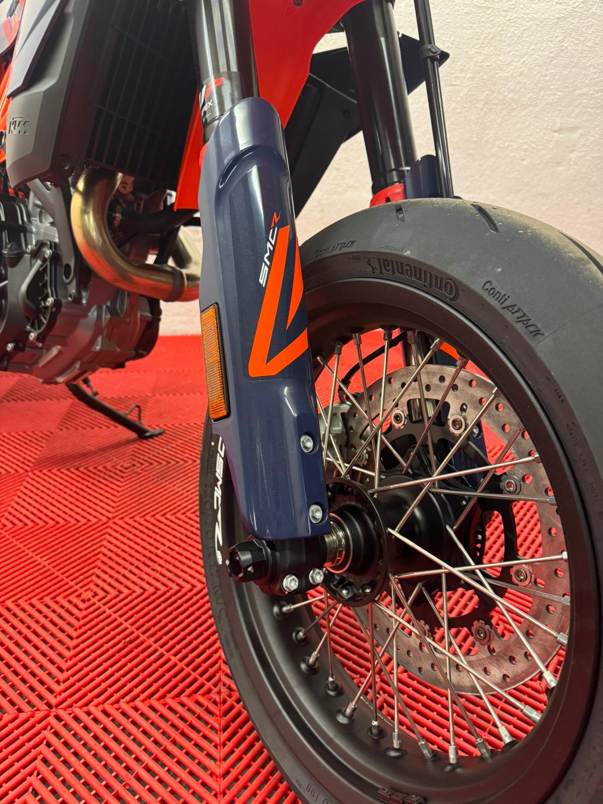 KTM 690 SMC R ABS (35 kW)-image-6