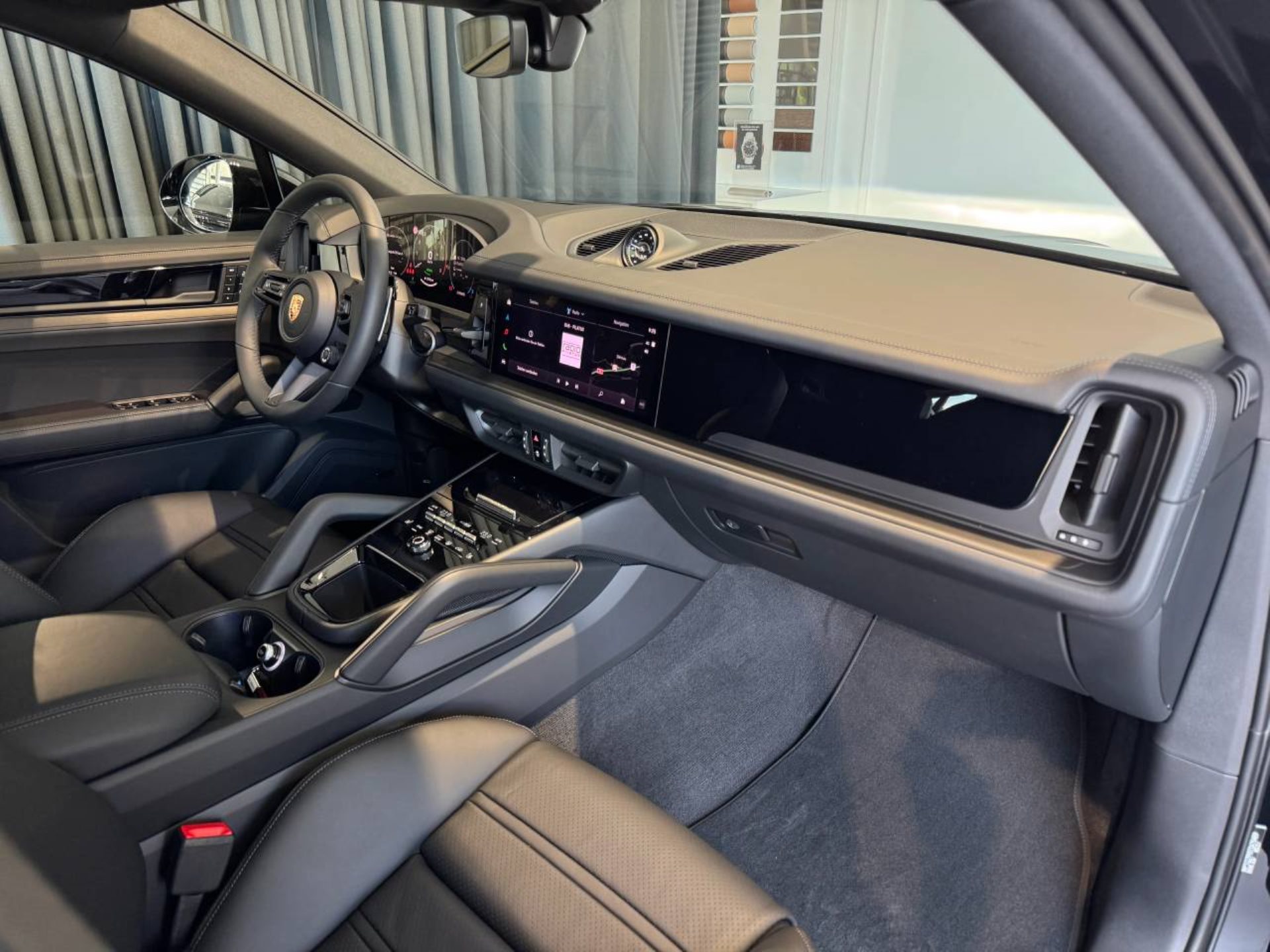 PORSCHE Cayenne E-Hybrid Coupé Black Edition-image-22