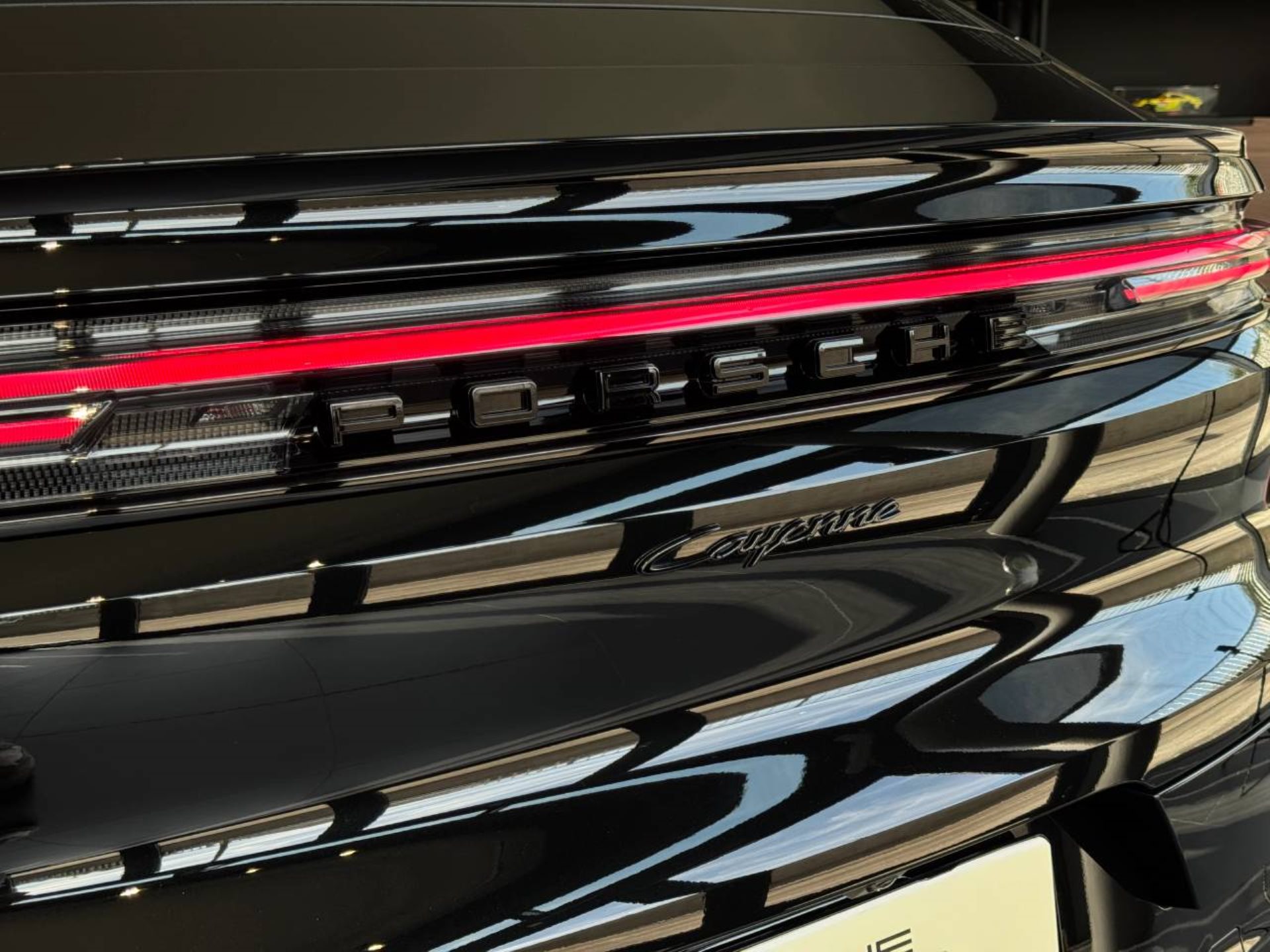 PORSCHE Cayenne E-Hybrid Coupé Black Edition-image-29
