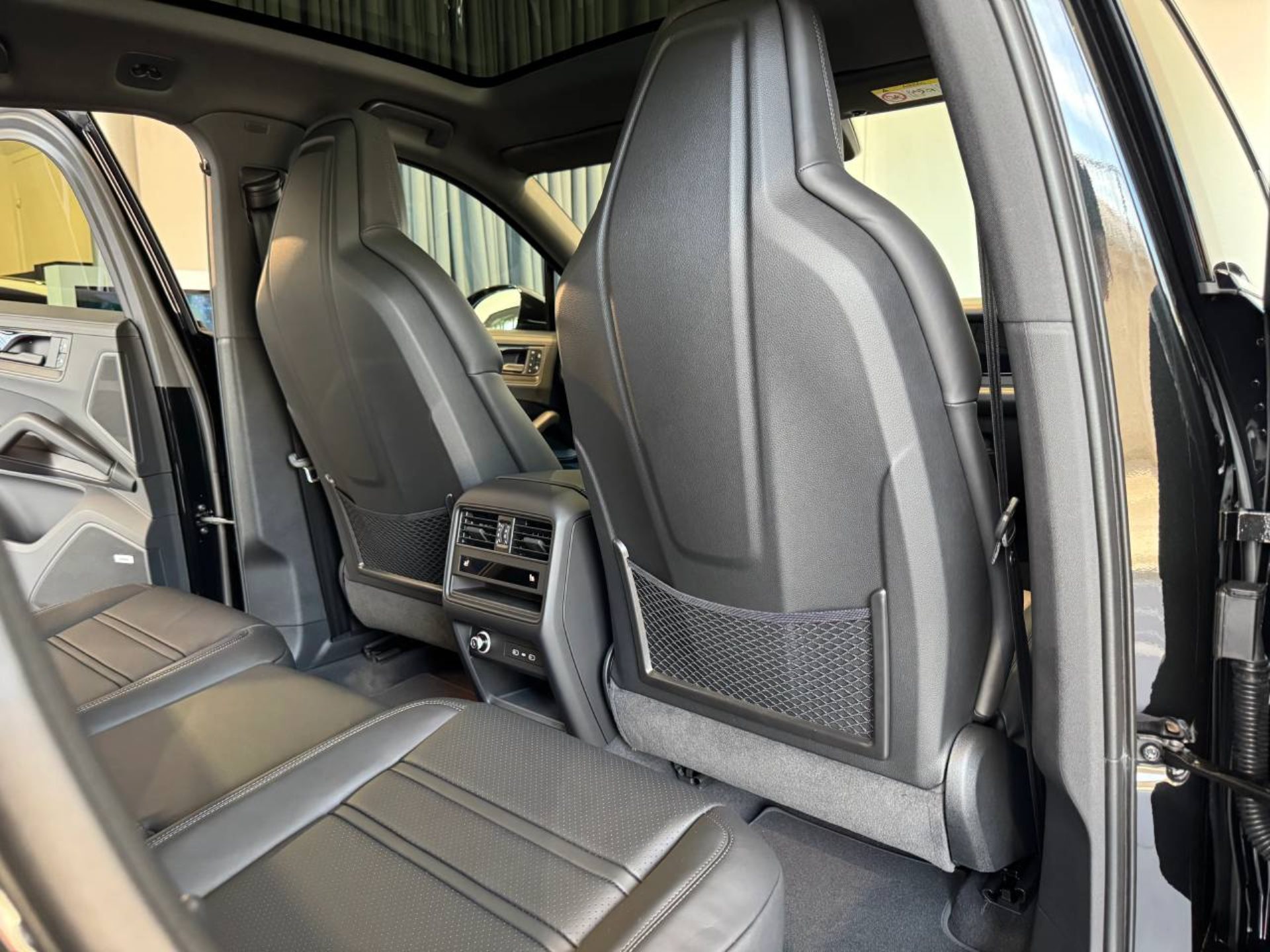 PORSCHE Cayenne E-Hybrid Coupé Black Edition-image-18