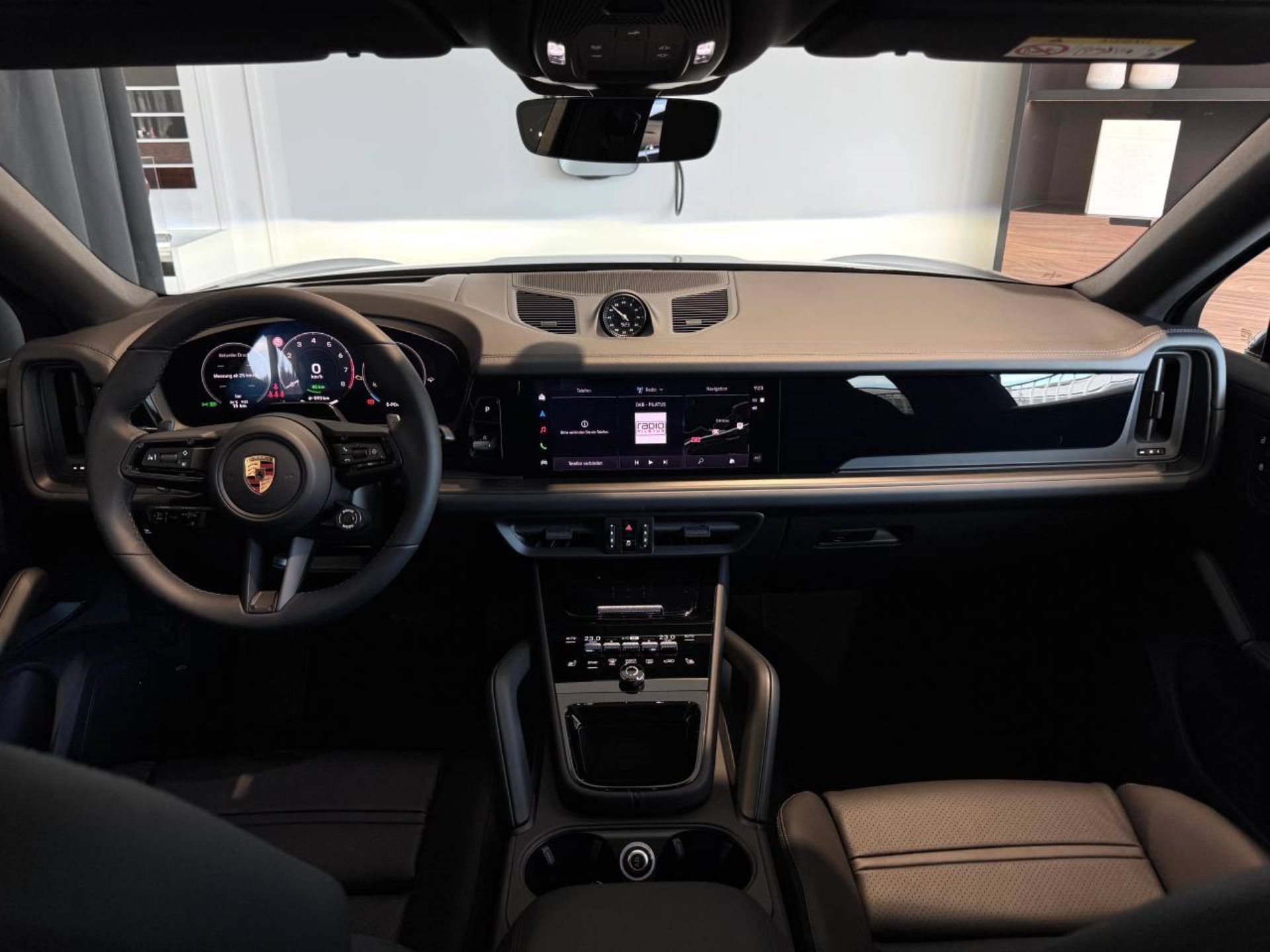PORSCHE Cayenne E-Hybrid Coupé Black Edition-image-14