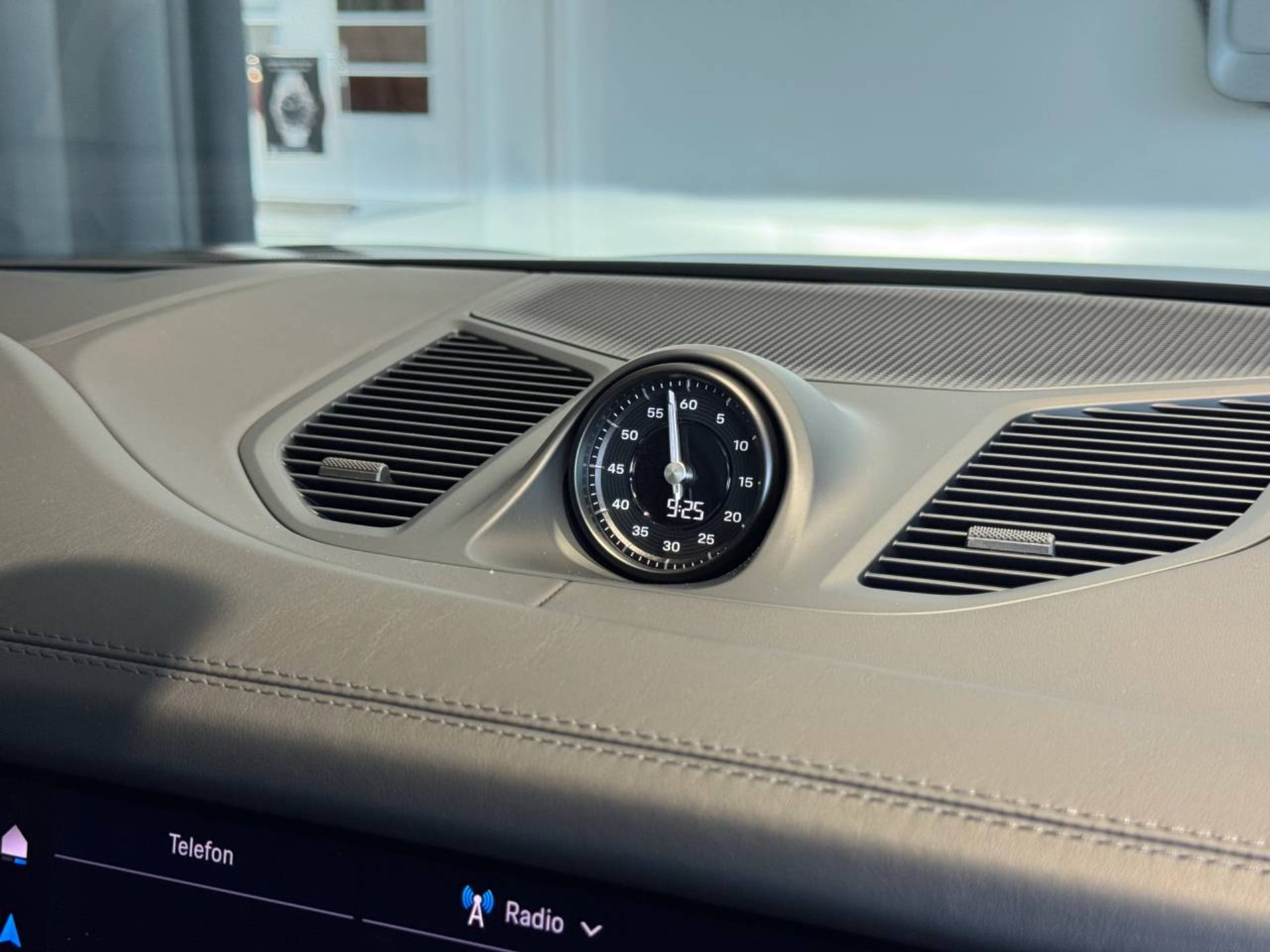PORSCHE Cayenne E-Hybrid Coupé Black Edition-image-31
