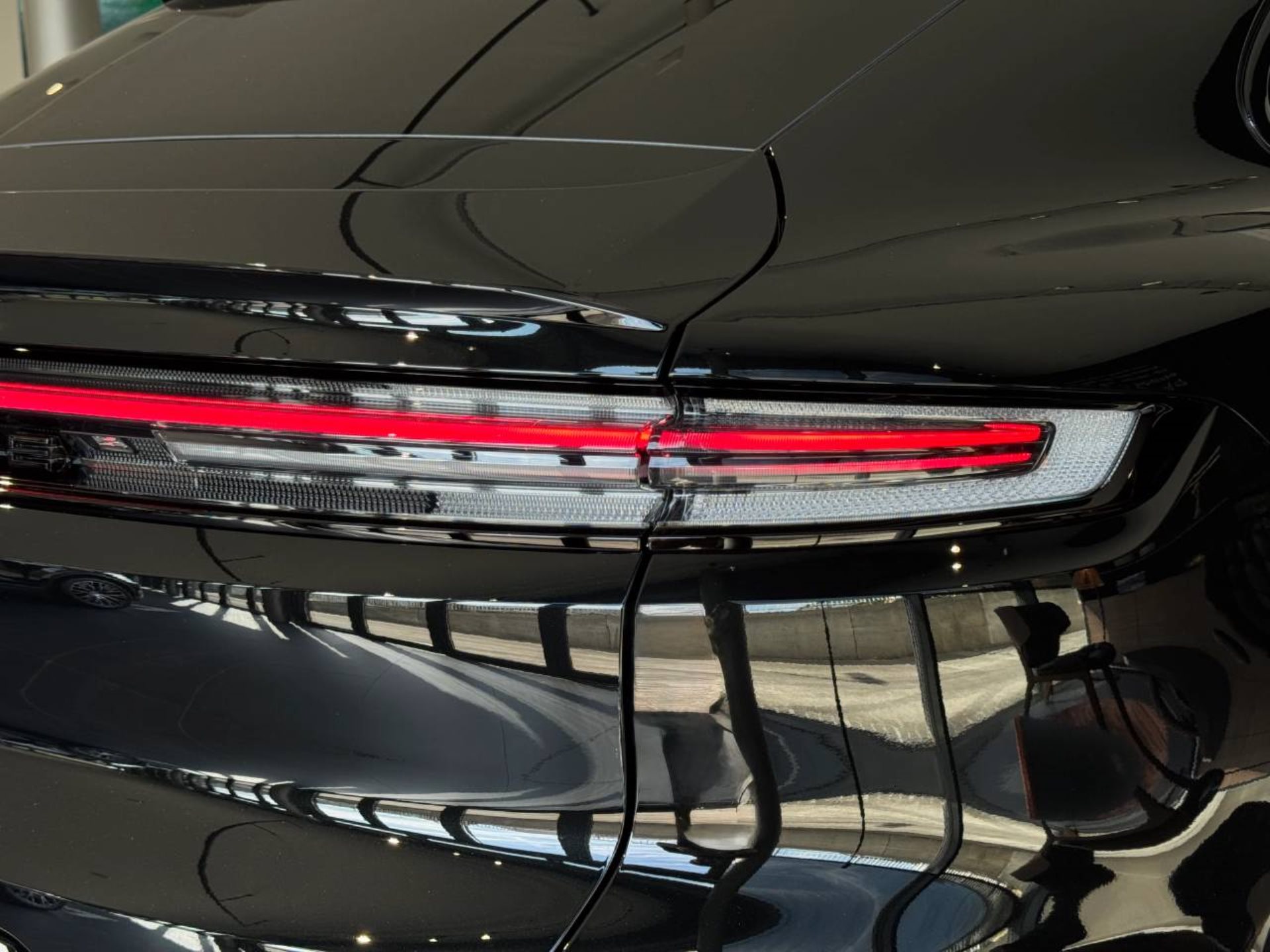 PORSCHE Cayenne E-Hybrid Coupé Black Edition-image-10