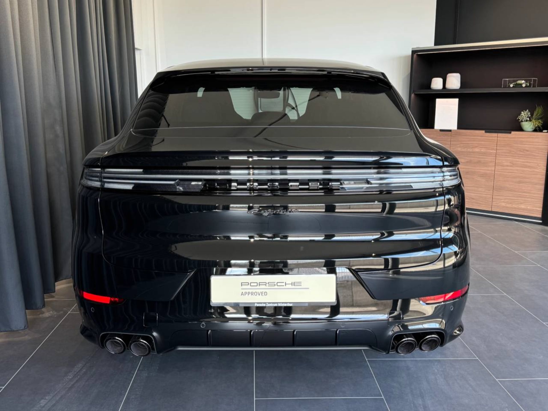 PORSCHE Cayenne E-Hybrid Coupé Black Edition-image-7