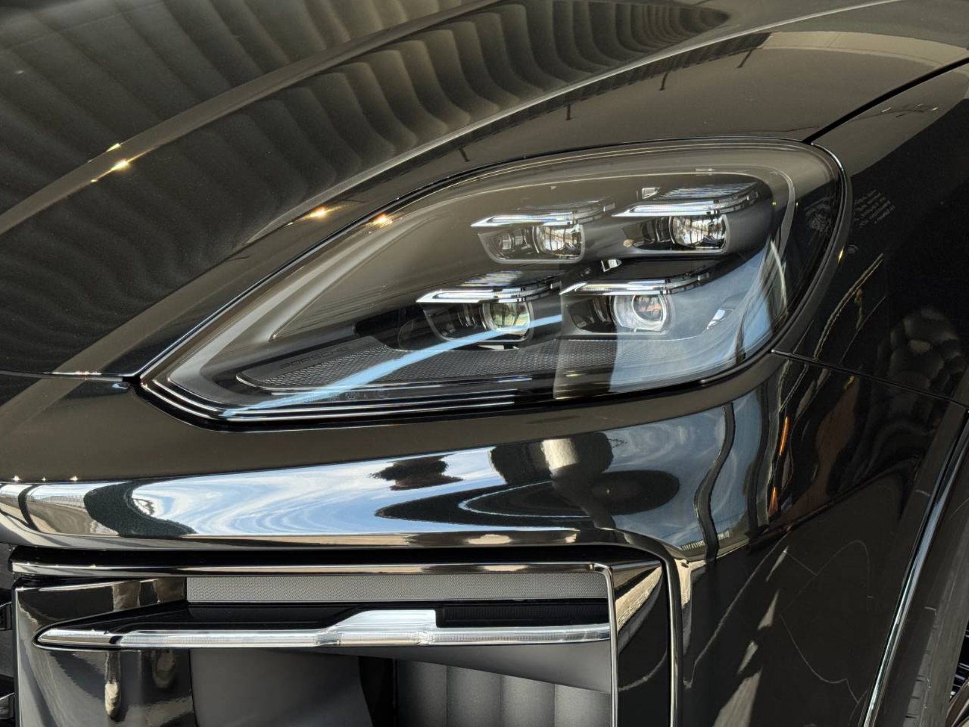PORSCHE Cayenne E-Hybrid Coupé Black Edition-image-9