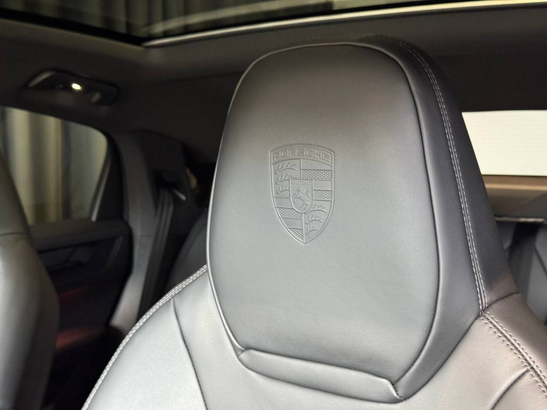 PORSCHE Cayenne E-Hybrid Coupé Black Edition-image-30
