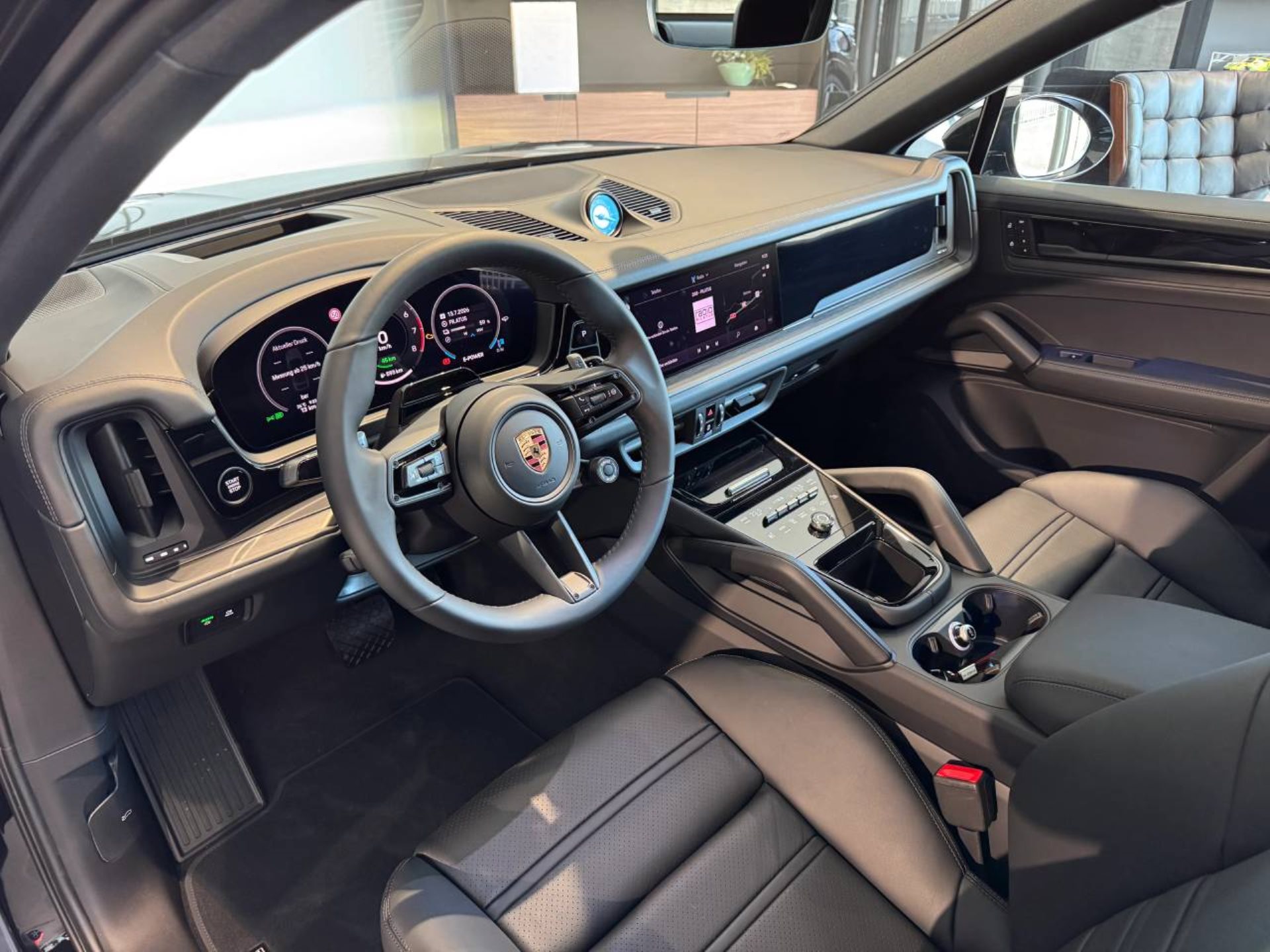 PORSCHE Cayenne E-Hybrid Coupé Black Edition-image-3