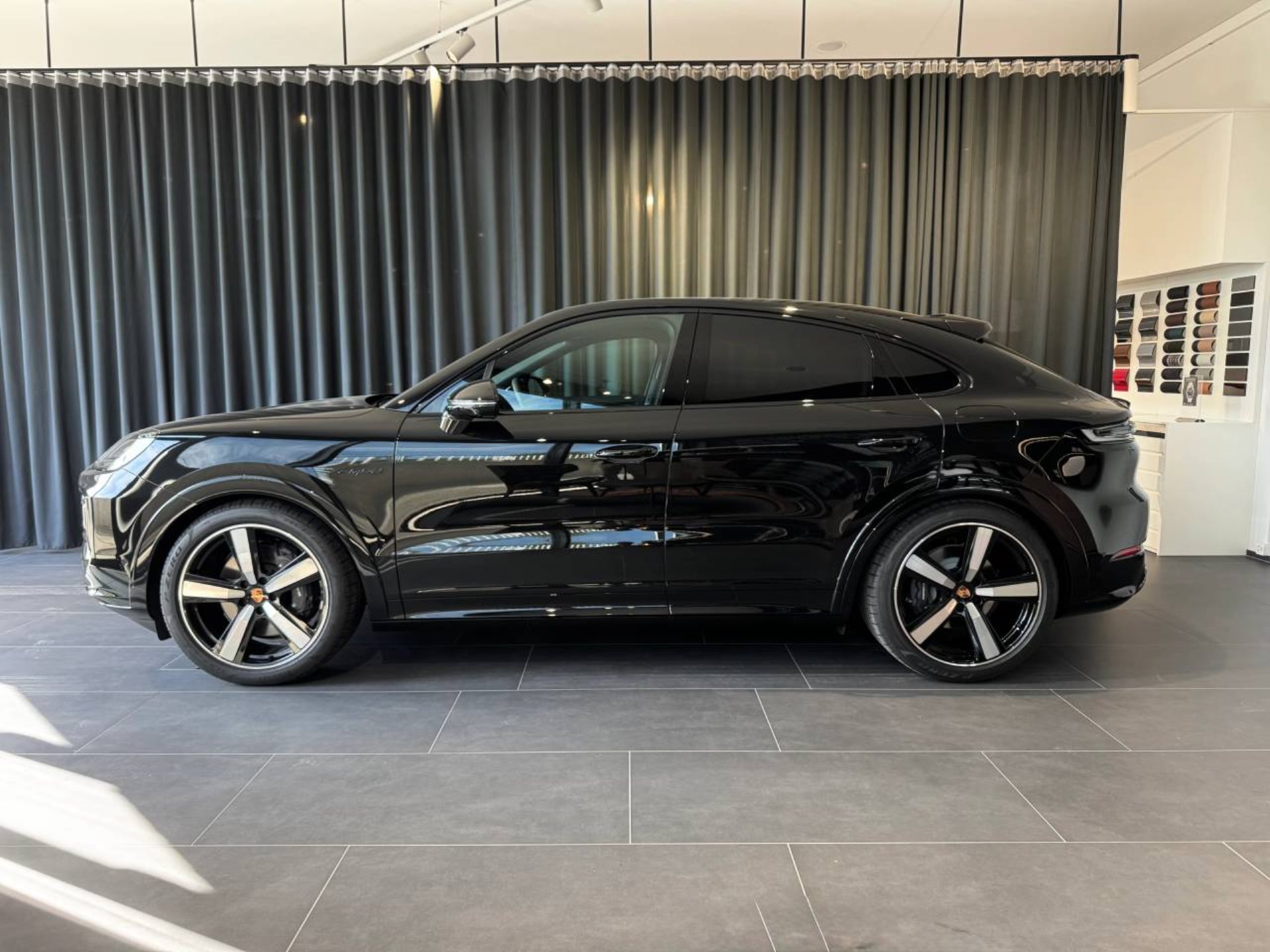PORSCHE Cayenne E-Hybrid Coupé Black Edition-image-1