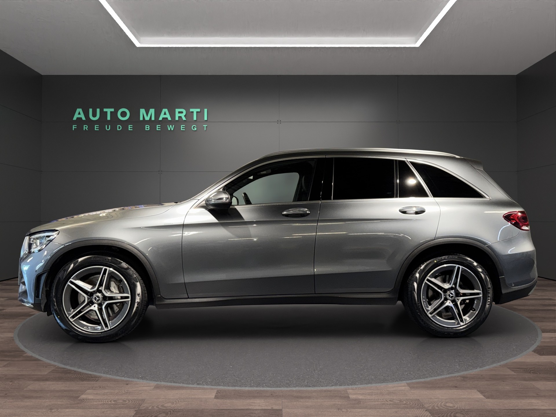 MERCEDES-BENZ GLC 200 AMG Line 4m-showroom-element-1