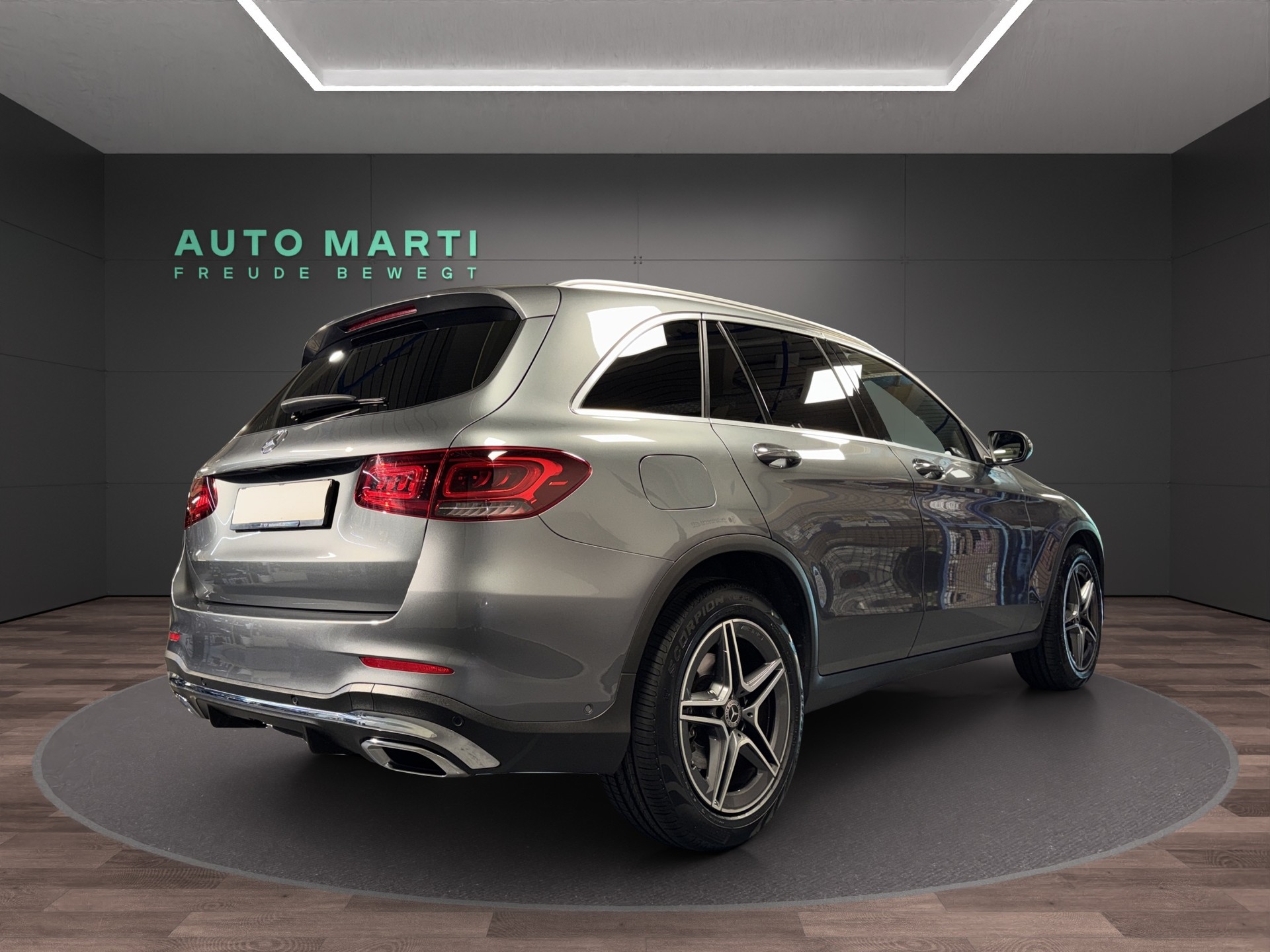 MERCEDES-BENZ GLC 200 AMG Line 4m-image-3