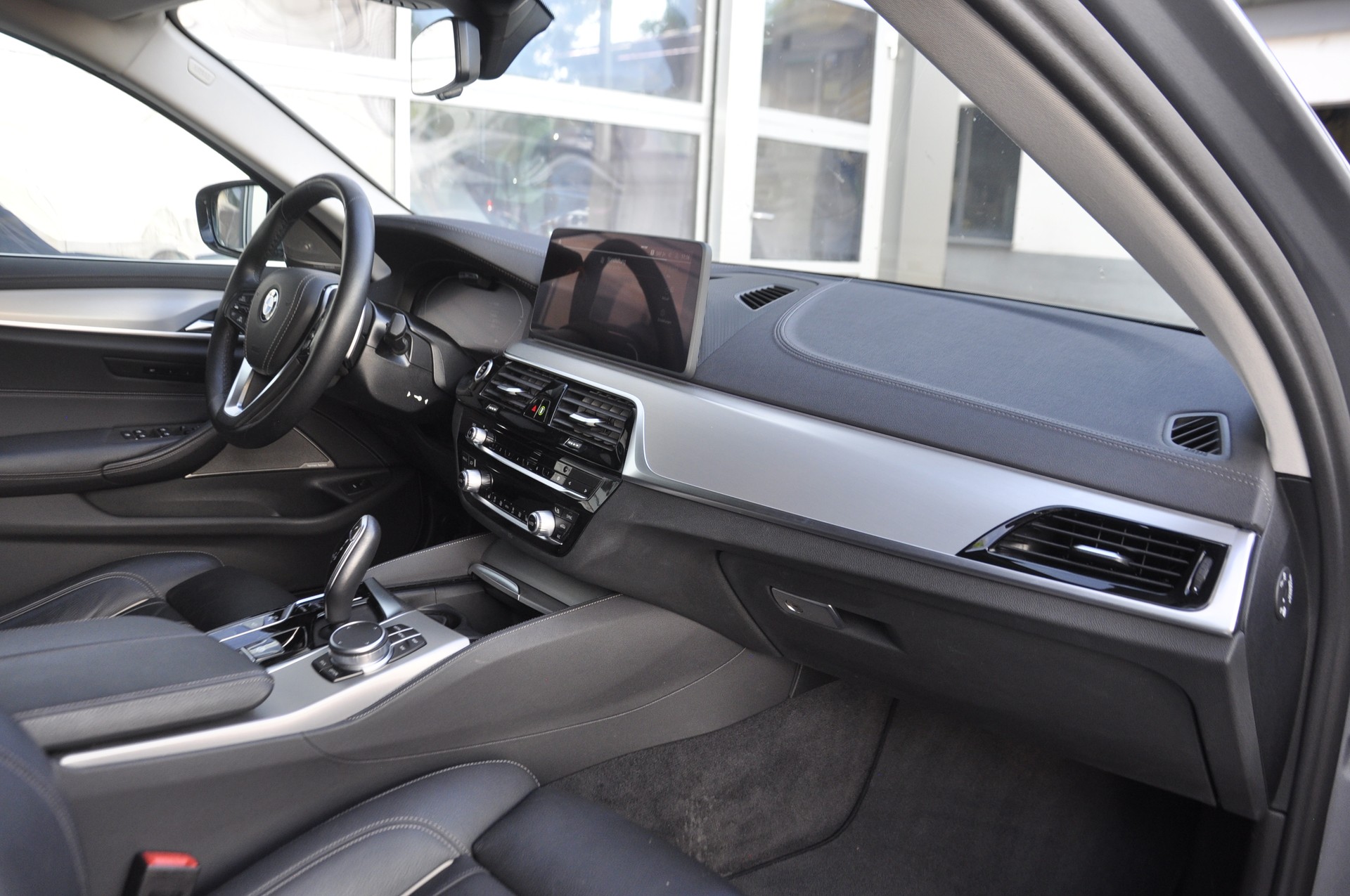 BMW 520d xDrive 48V Touring Luxury Steptronic I Anhängerkupplung-image-7
