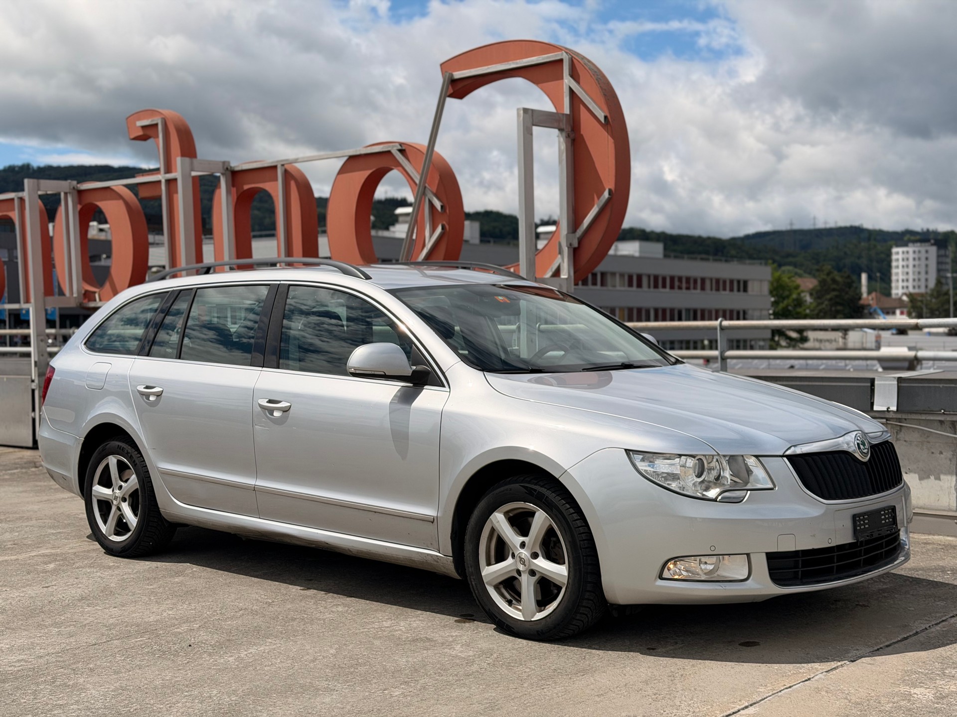 SKODA Superb Combi 2.0 TDi Elegance 4x4 DSG-image-1