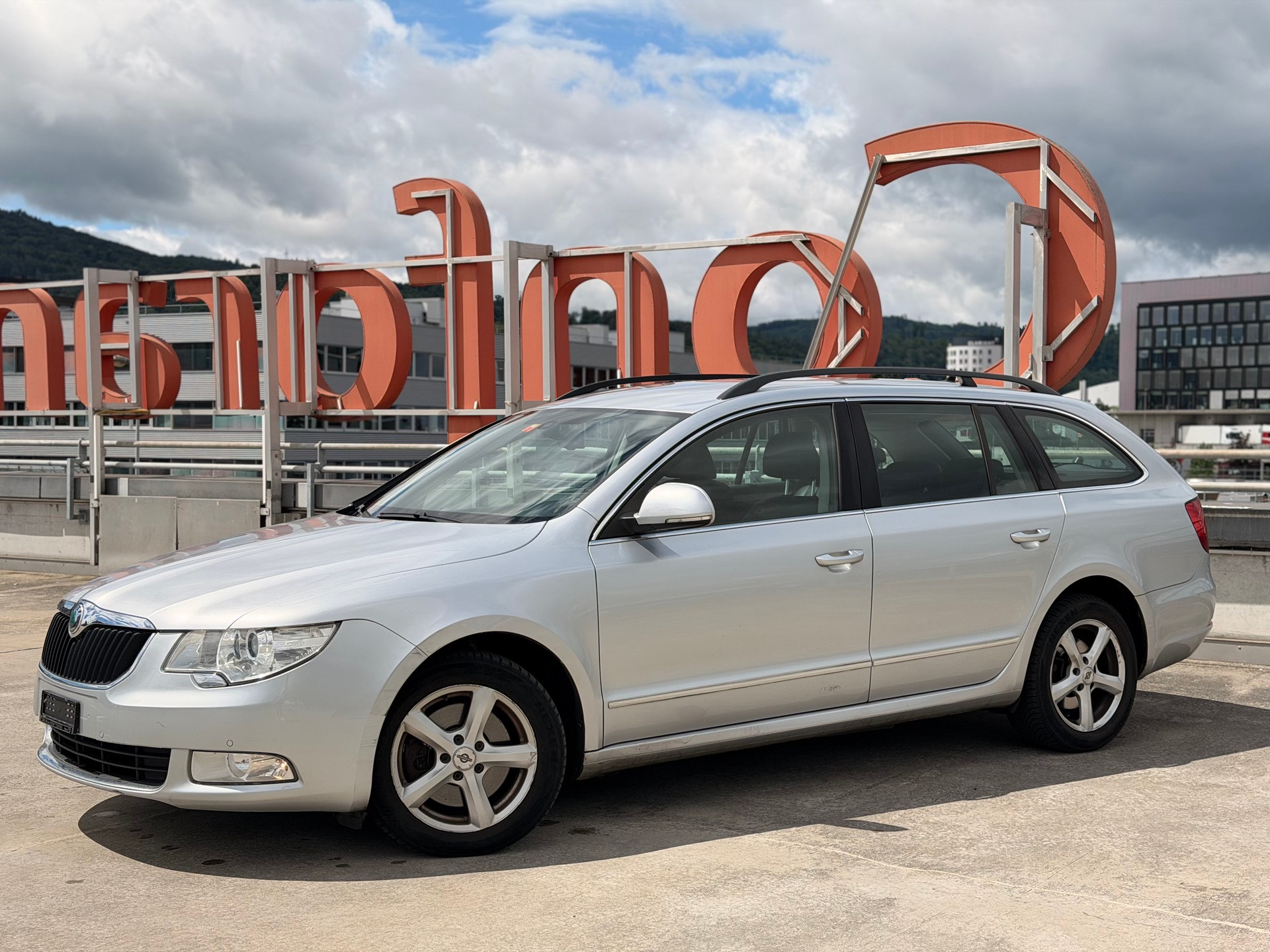 SKODA Superb Combi 2.0 TDi Elegance 4x4 DSG-image-0