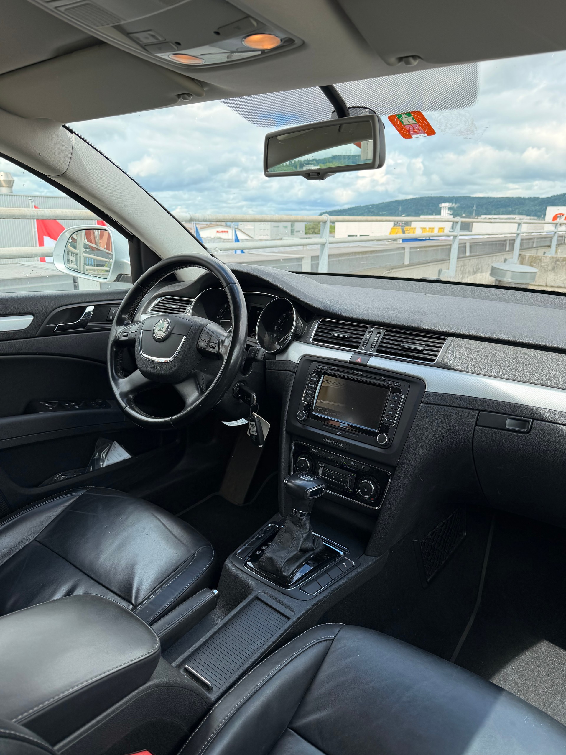 SKODA Superb Combi 2.0 TDi Elegance 4x4 DSG-image-8