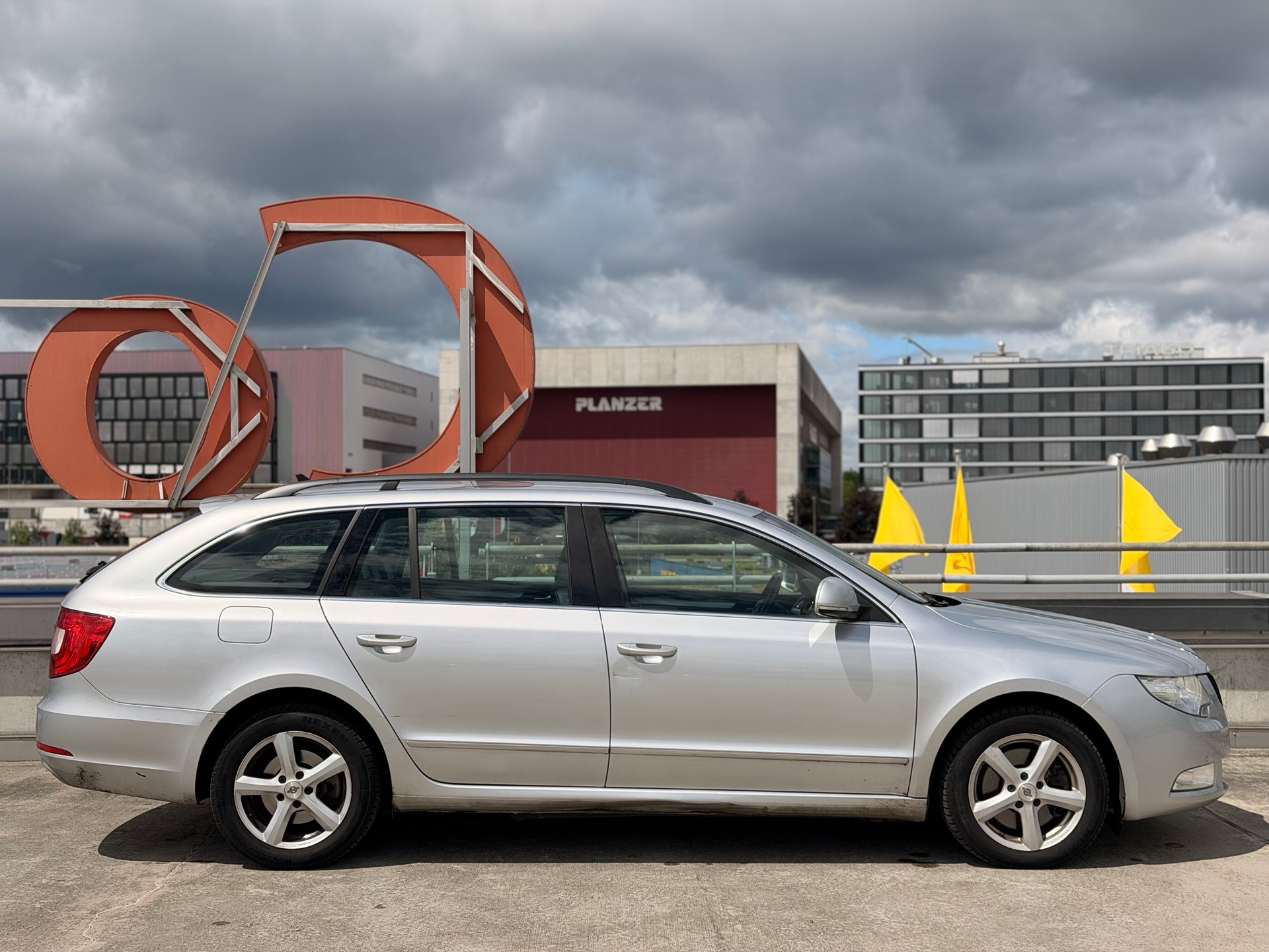 SKODA Superb Combi 2.0 TDi Elegance 4x4 DSG-image-2