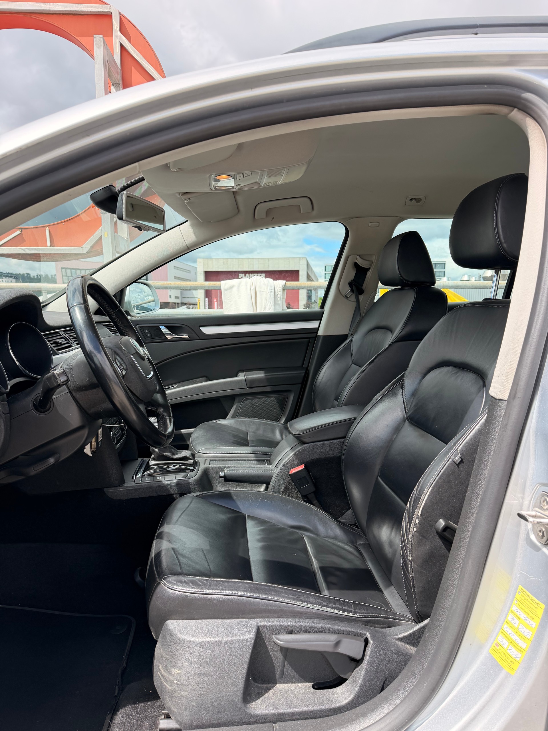 SKODA Superb Combi 2.0 TDi Elegance 4x4 DSG-image-9