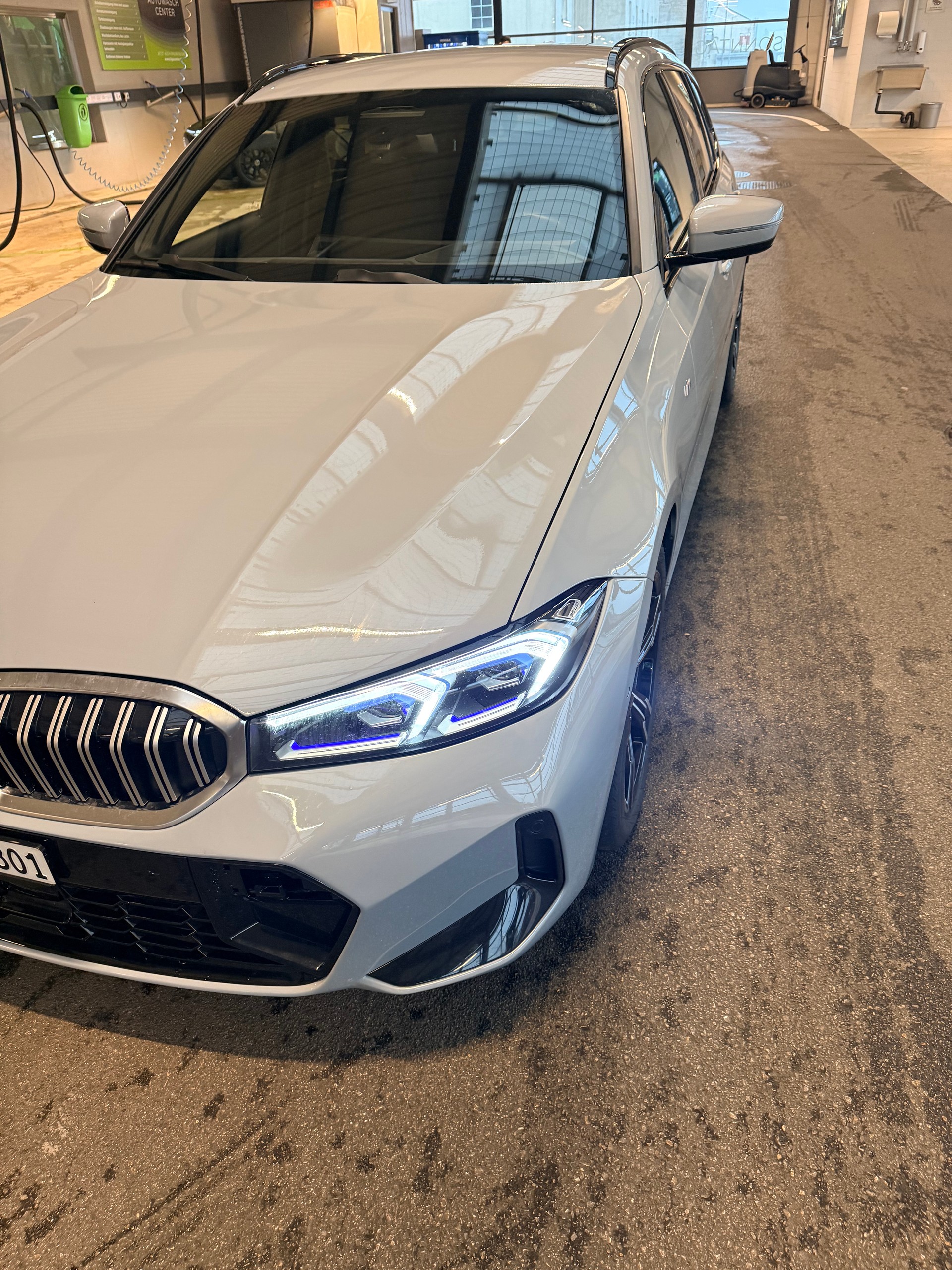 BMW 330d xDrive-image-2