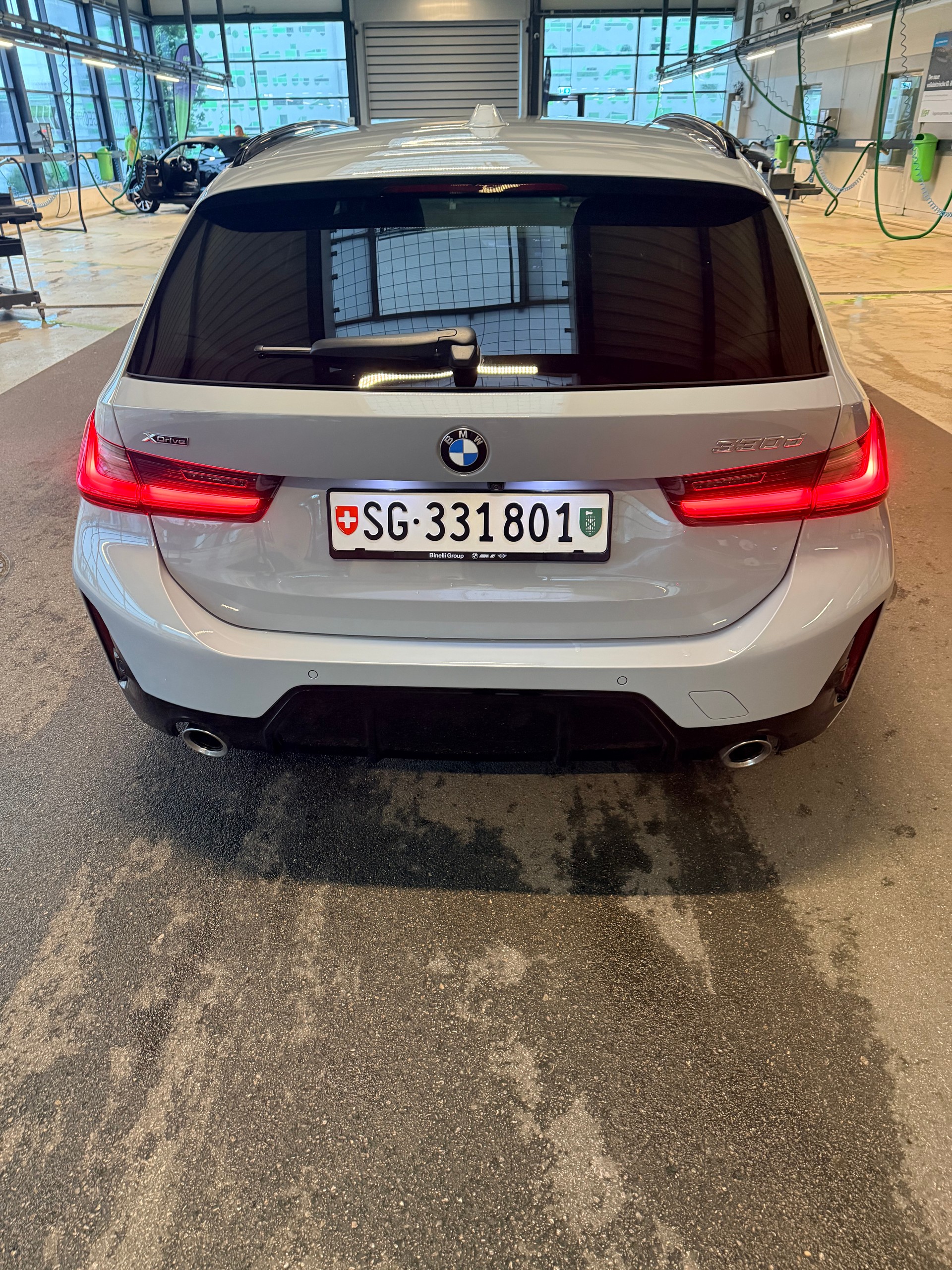 BMW 330d xDrive-image-4